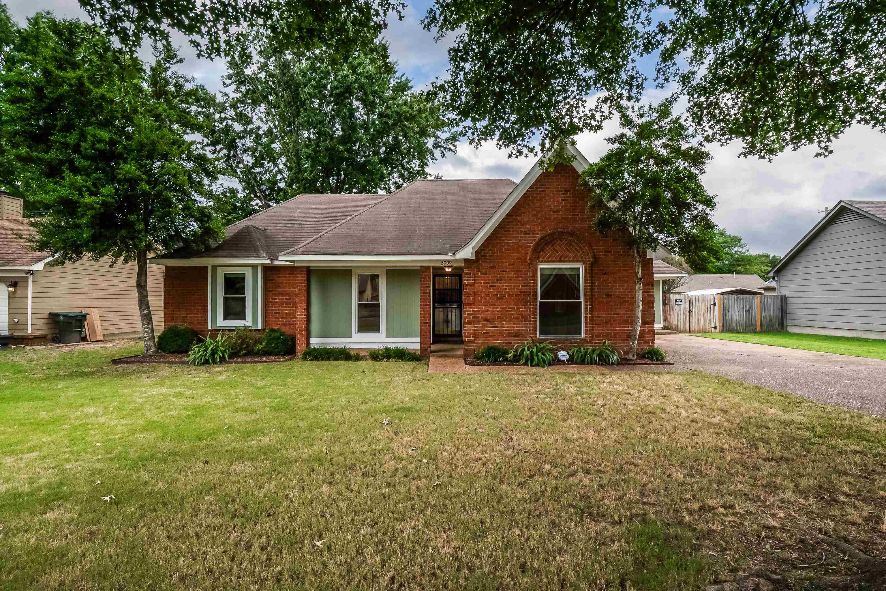 3009 LAUREN DR