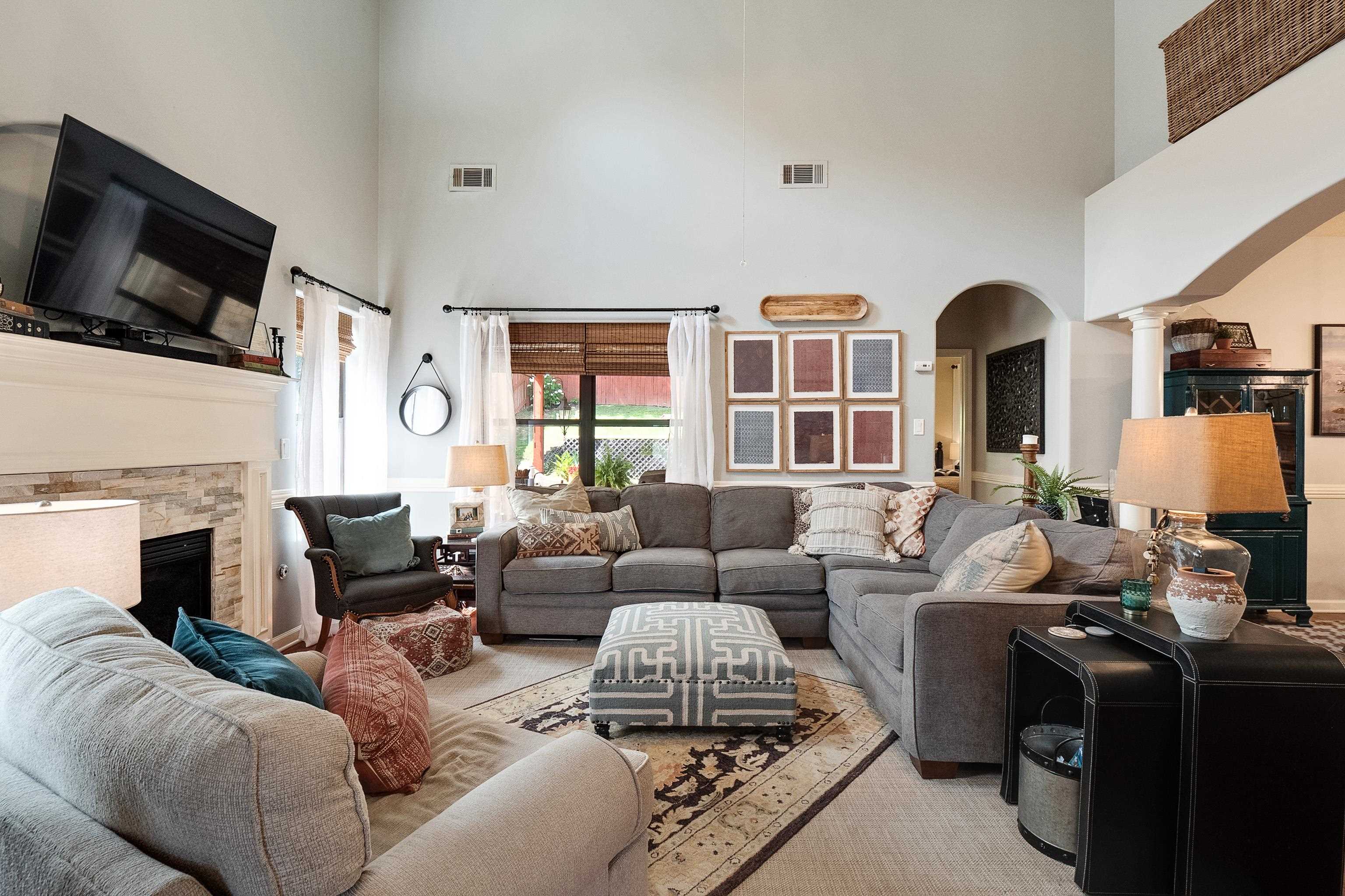 385 GARDEN SPRINGS DR