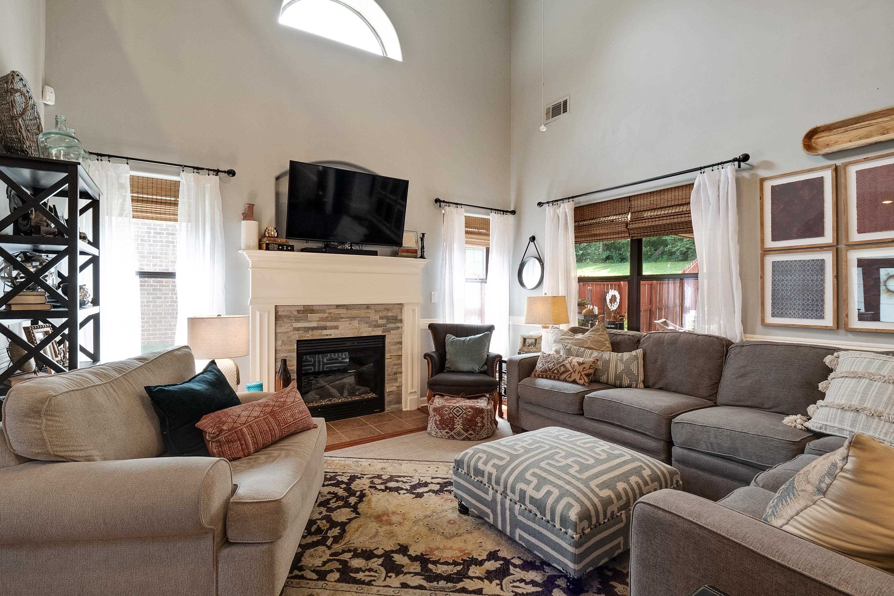 385 GARDEN SPRINGS DR