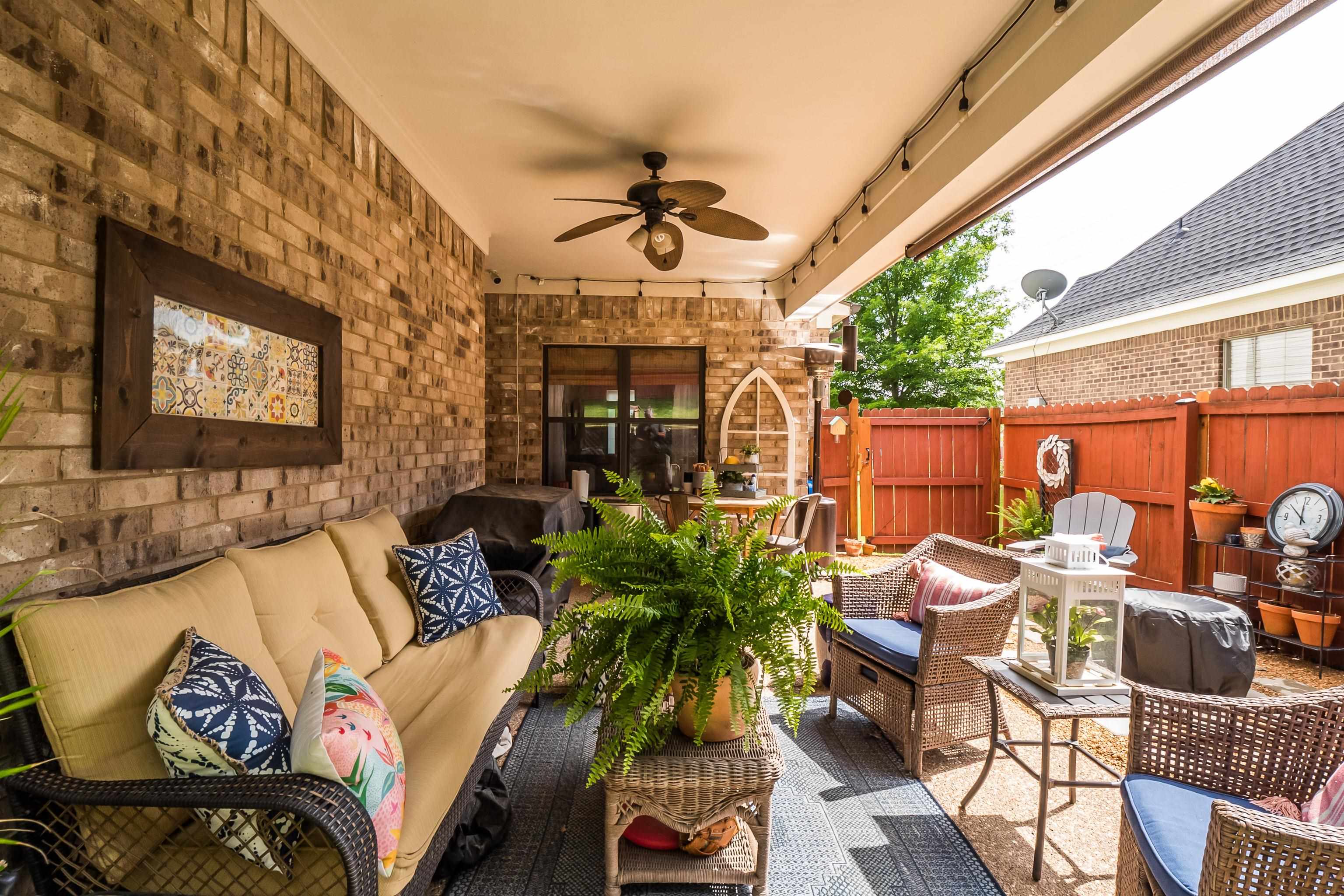 385 GARDEN SPRINGS DR