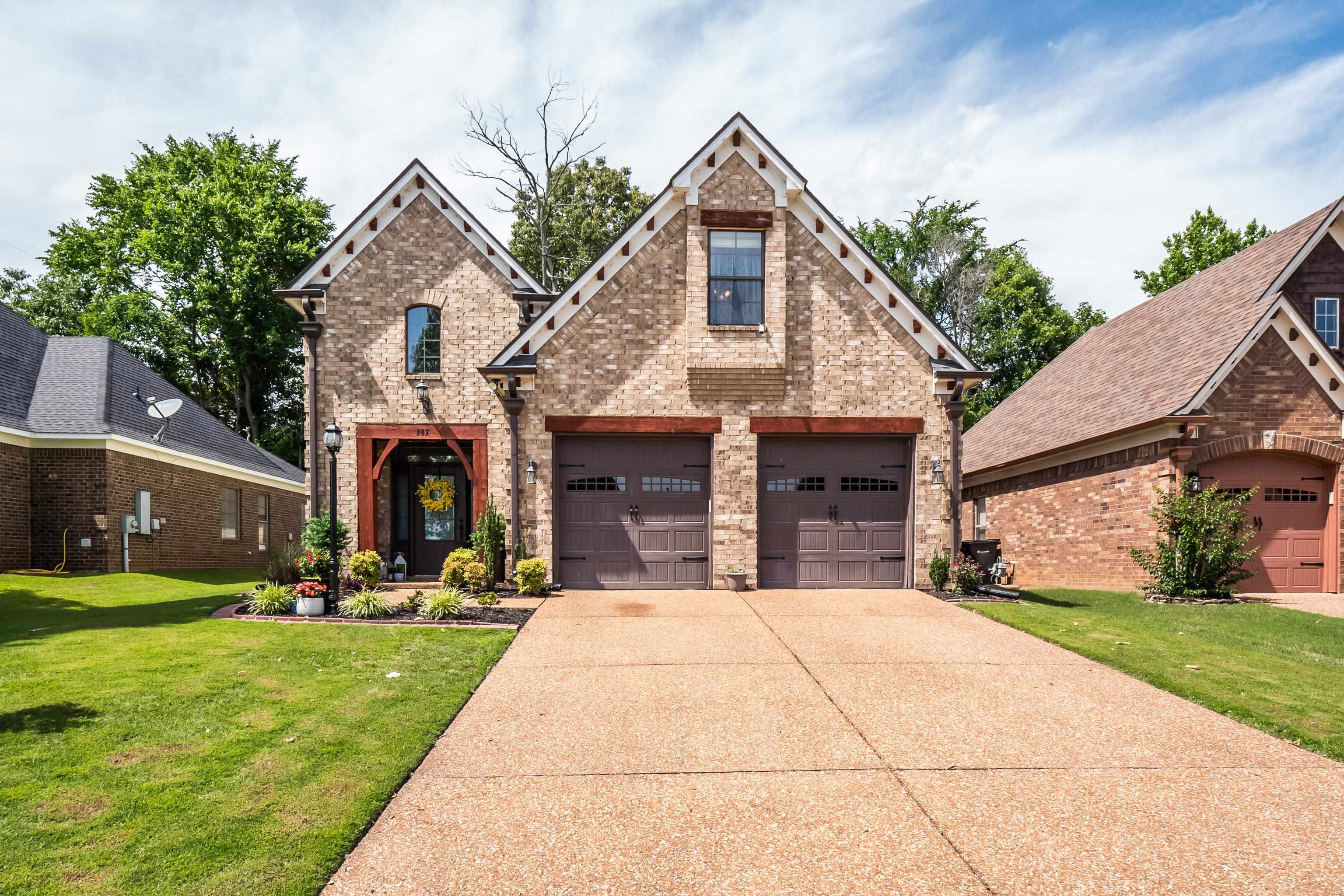385 GARDEN SPRINGS DR