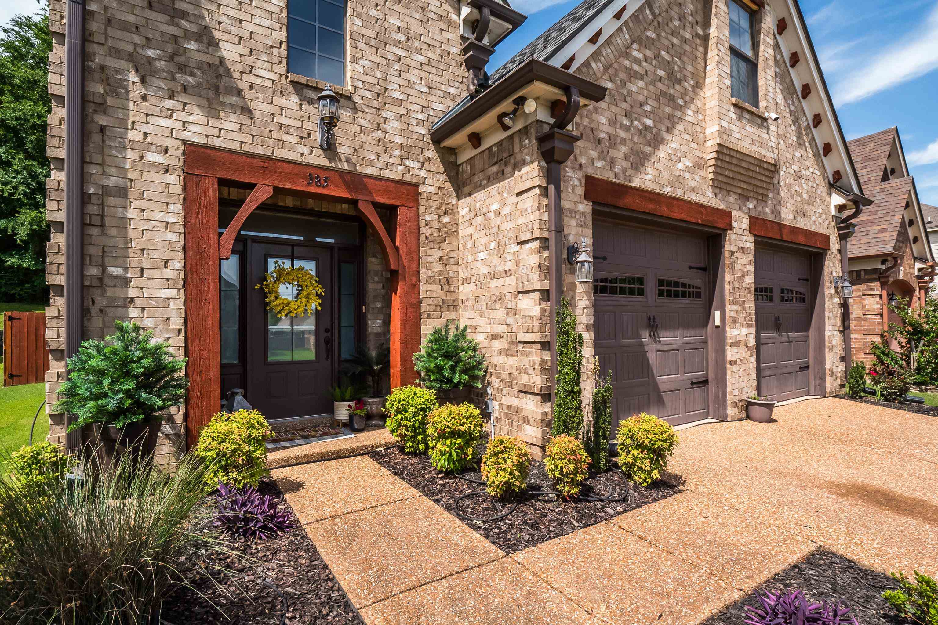 385 GARDEN SPRINGS DR