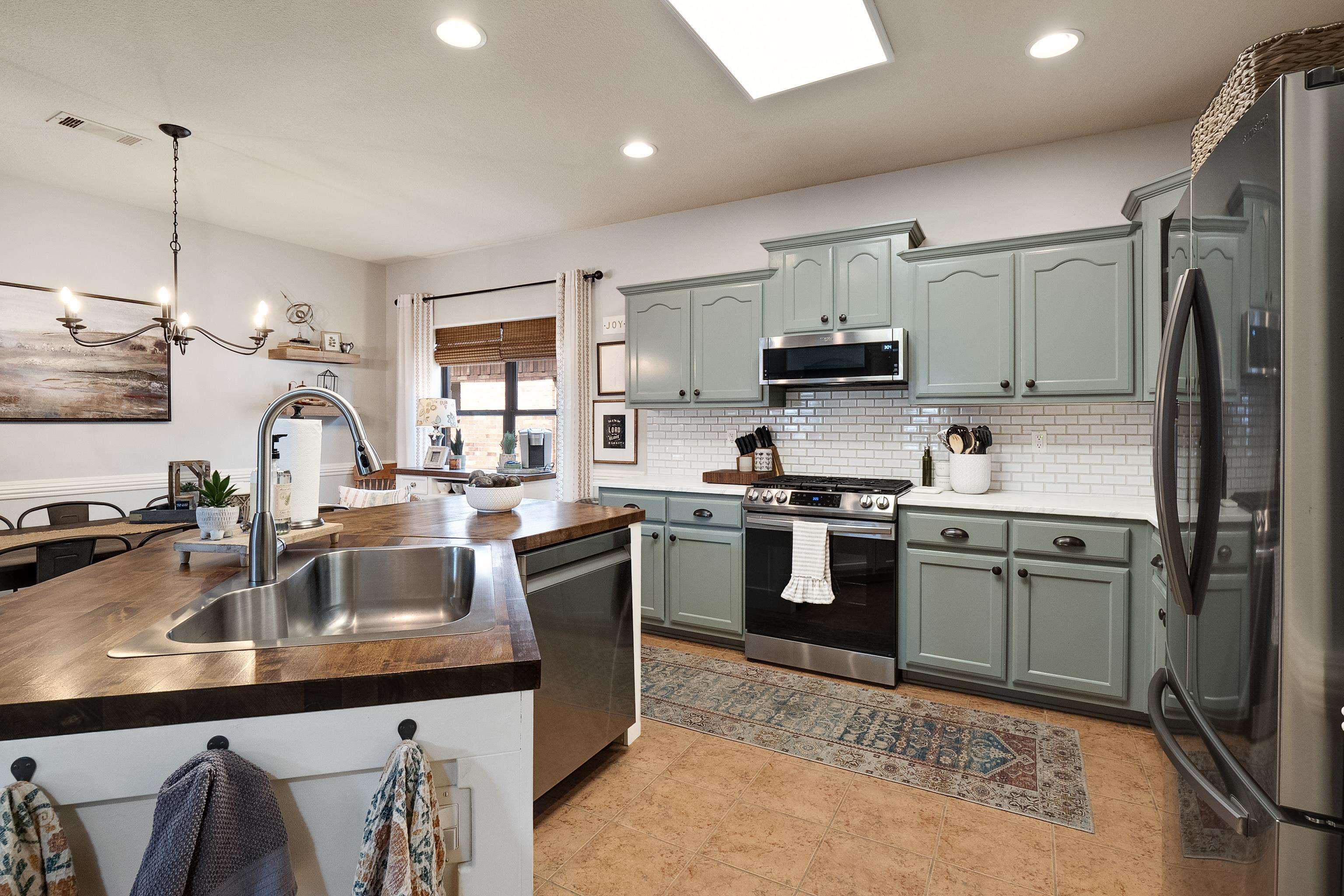 385 GARDEN SPRINGS DR