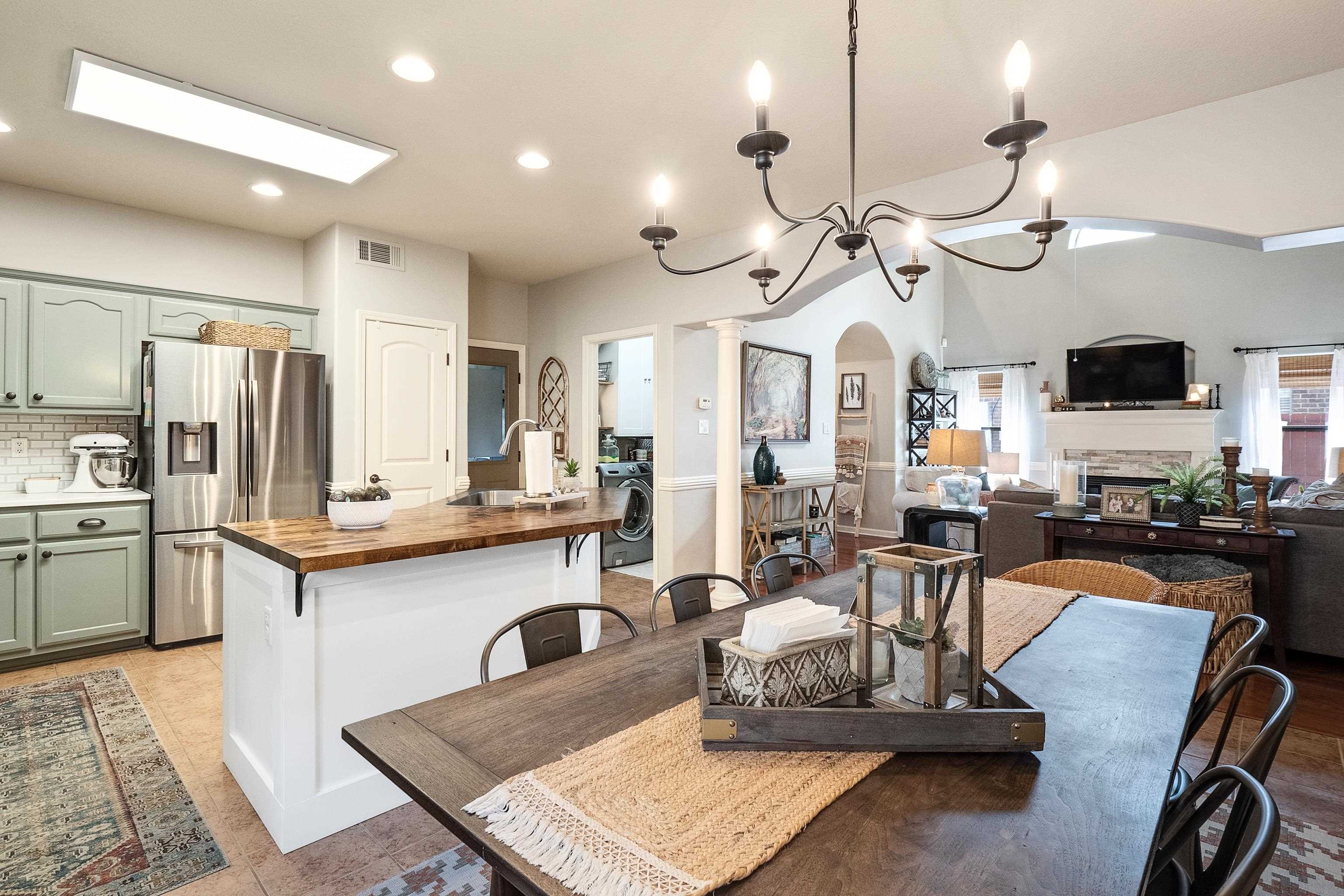 385 GARDEN SPRINGS DR