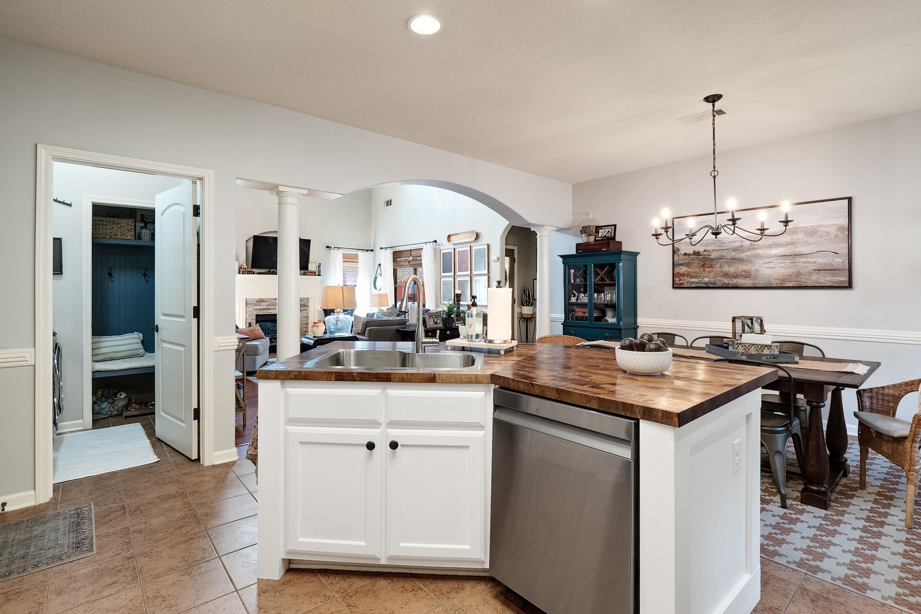 385 GARDEN SPRINGS DR