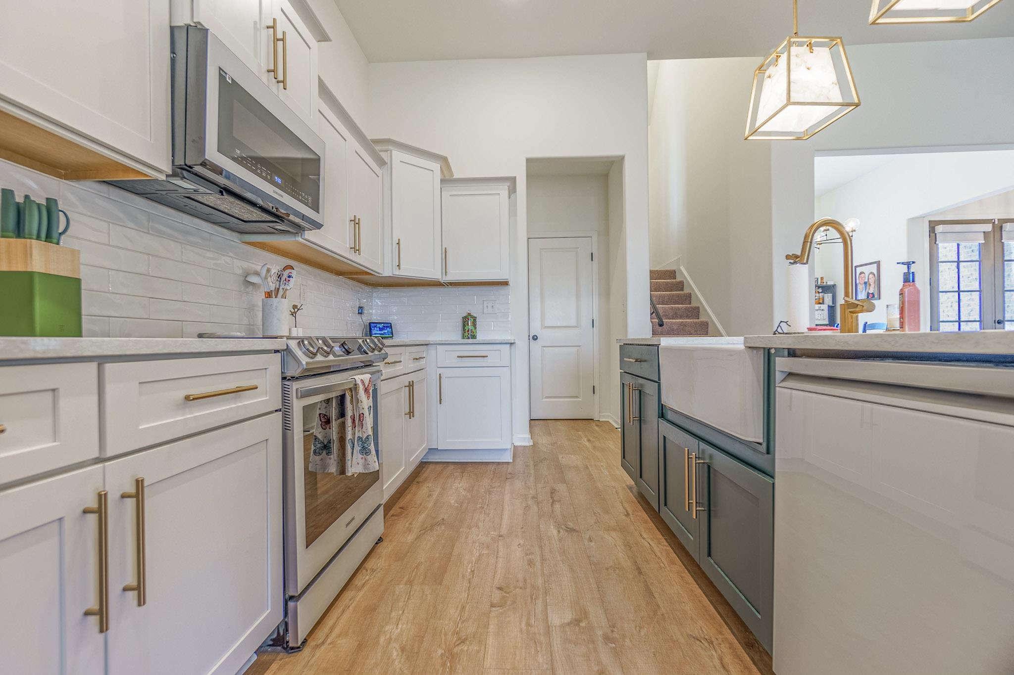 140 LAUREL WOOD LN