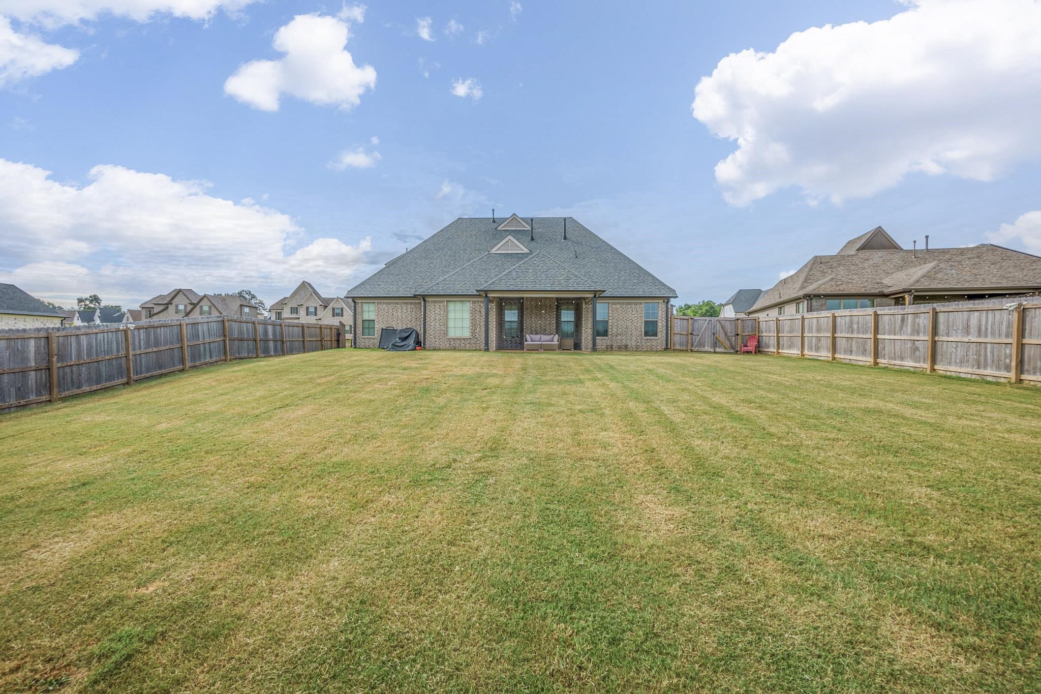 140 LAUREL WOOD LN