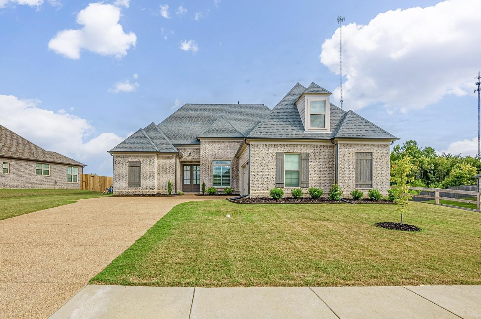 140 LAUREL WOOD LN