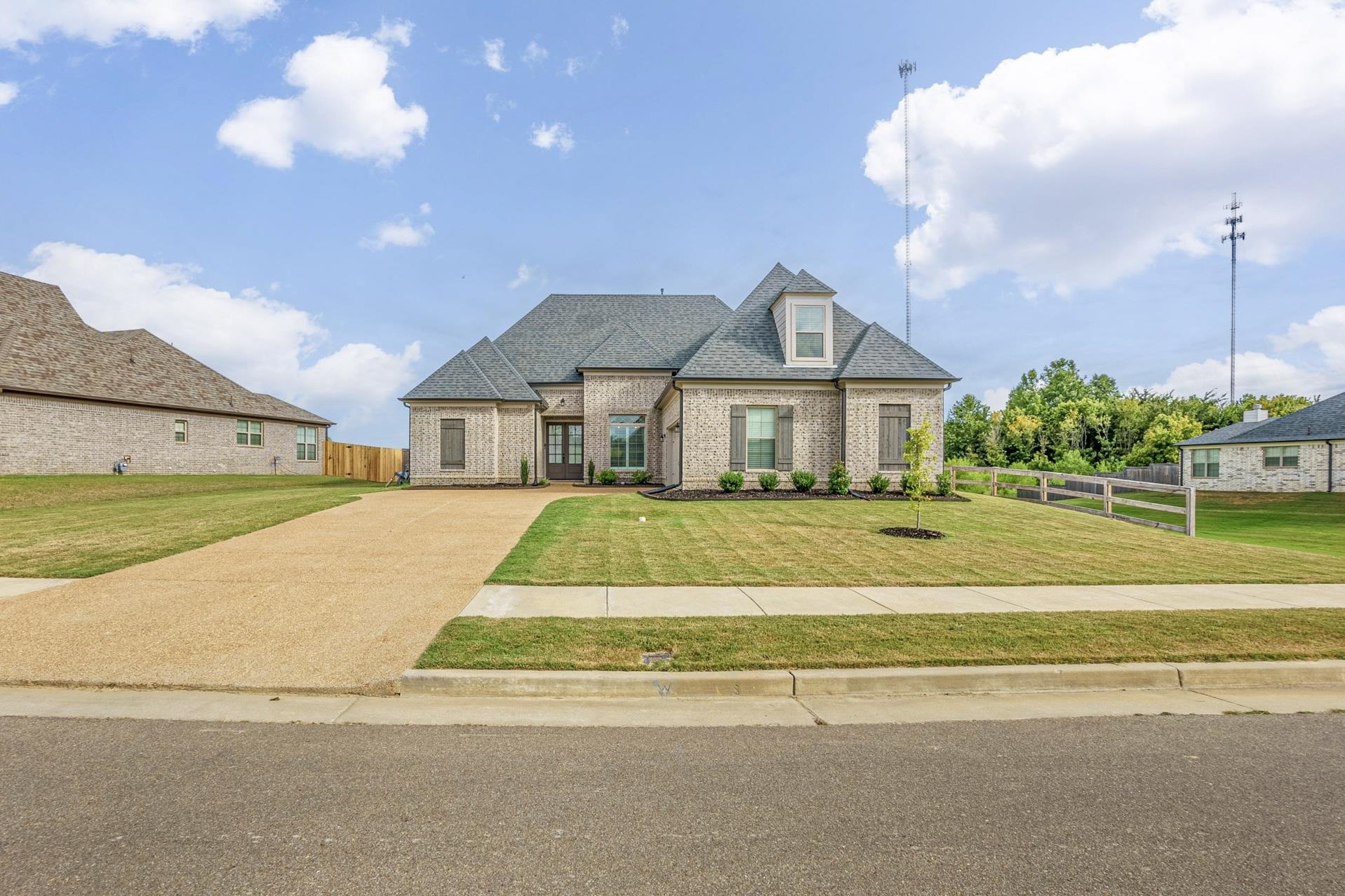 140 LAUREL WOOD LN