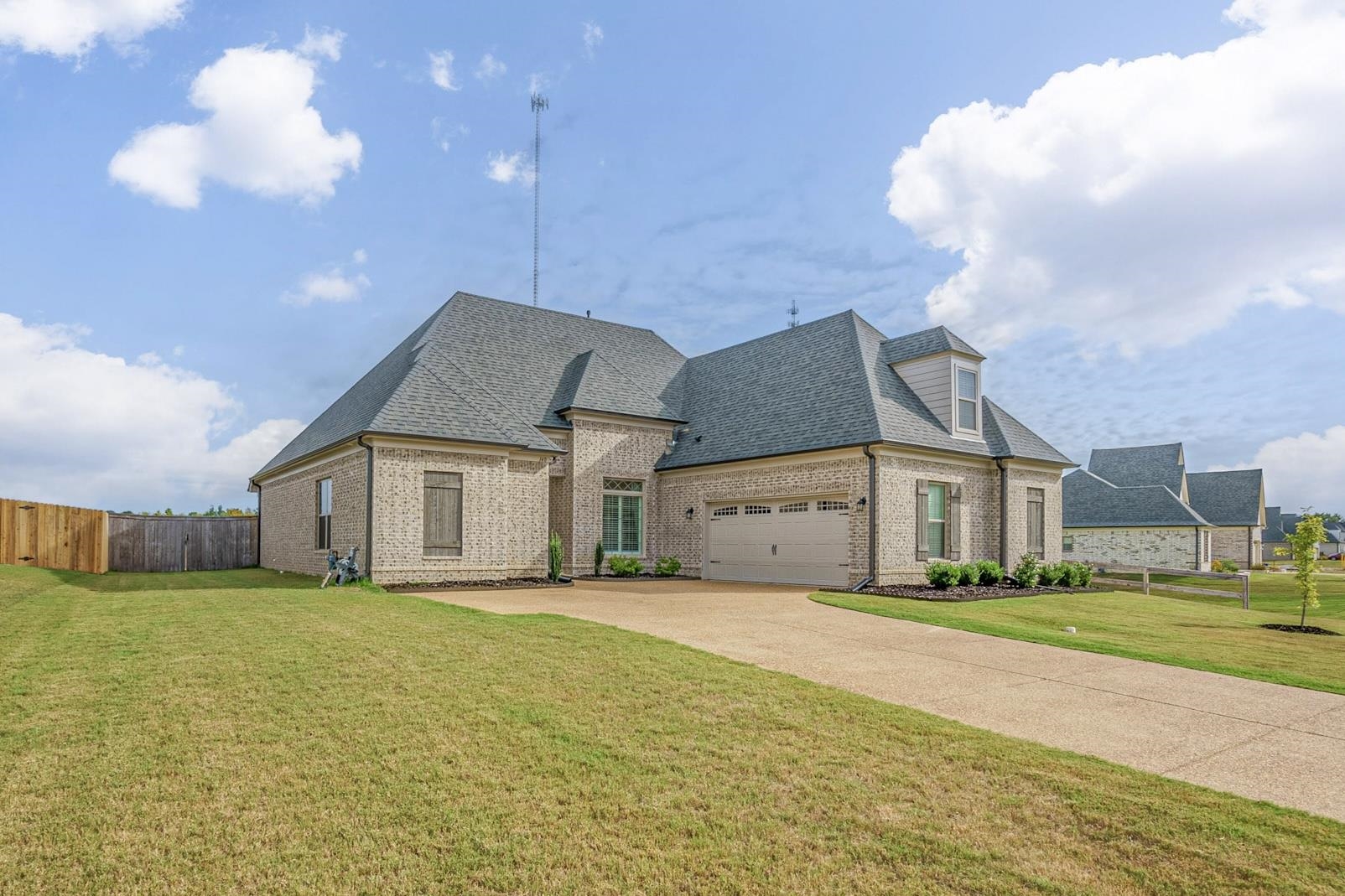 140 LAUREL WOOD LN