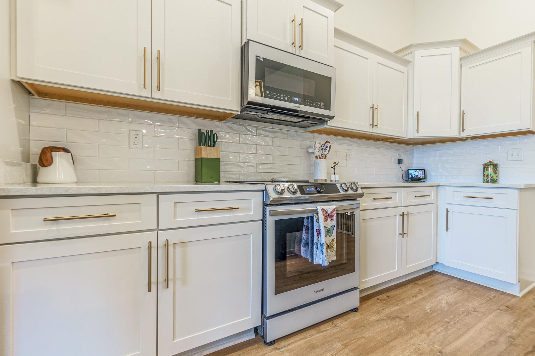 140 LAUREL WOOD LN