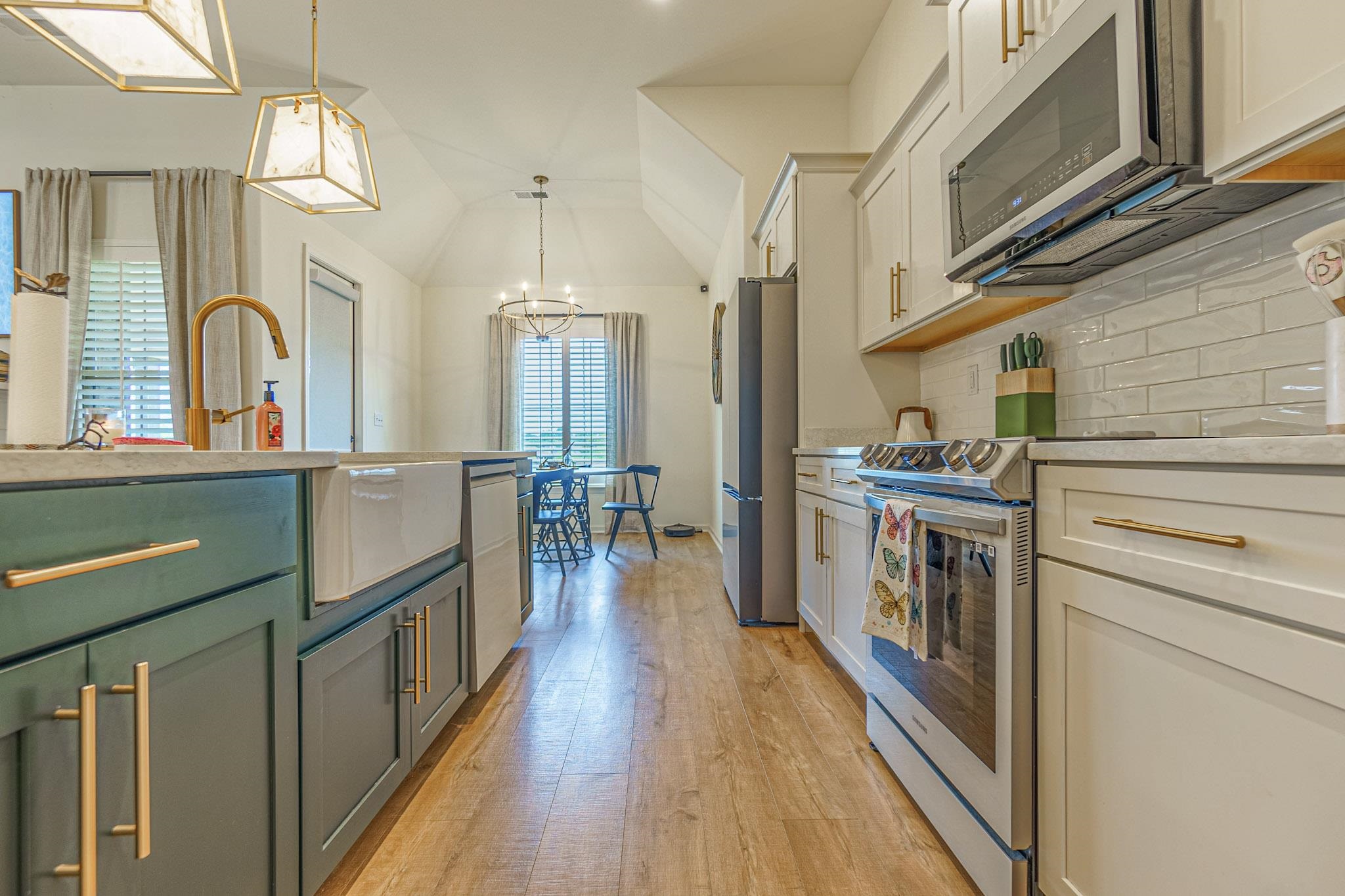 140 LAUREL WOOD LN