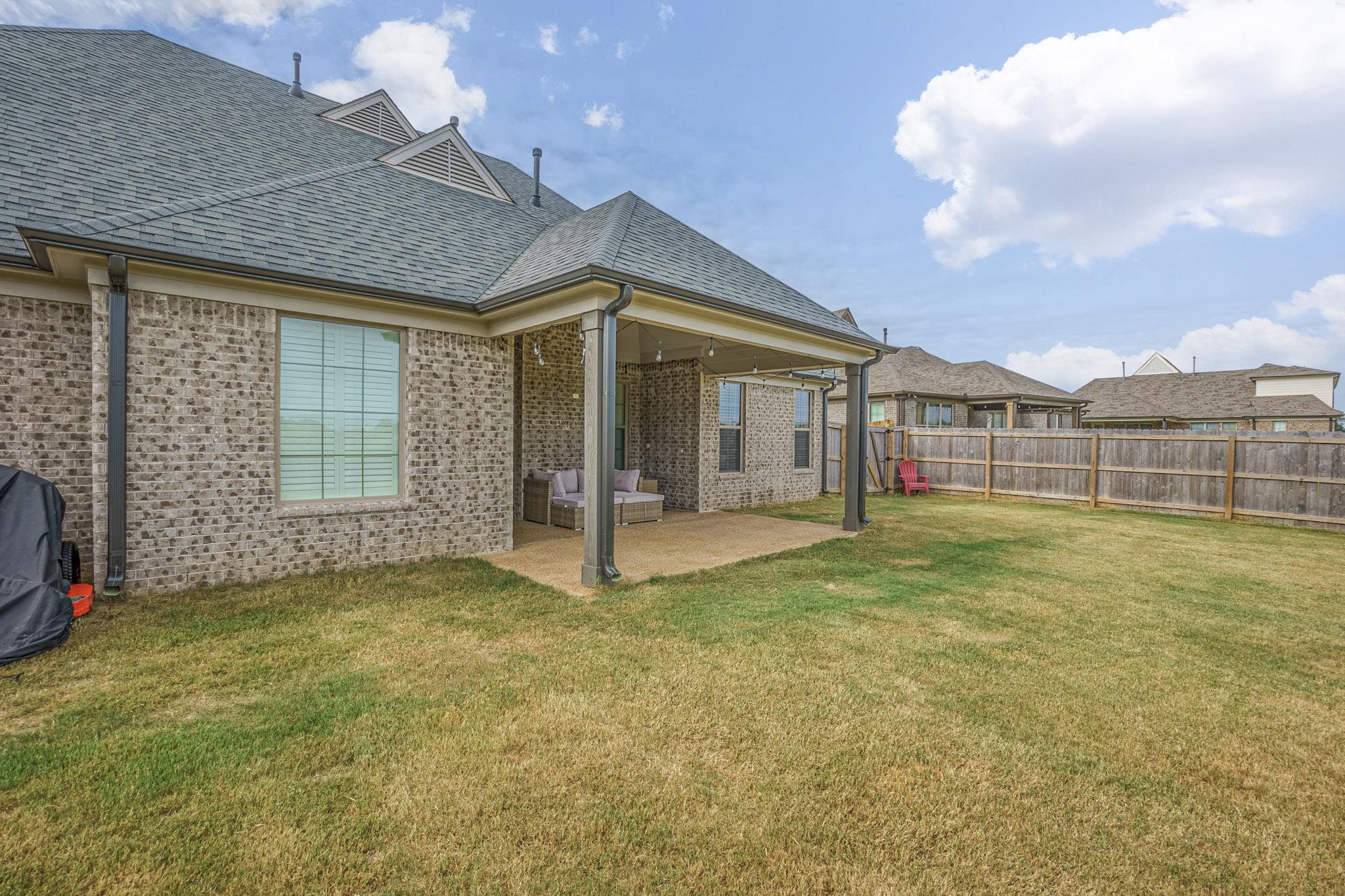140 LAUREL WOOD LN