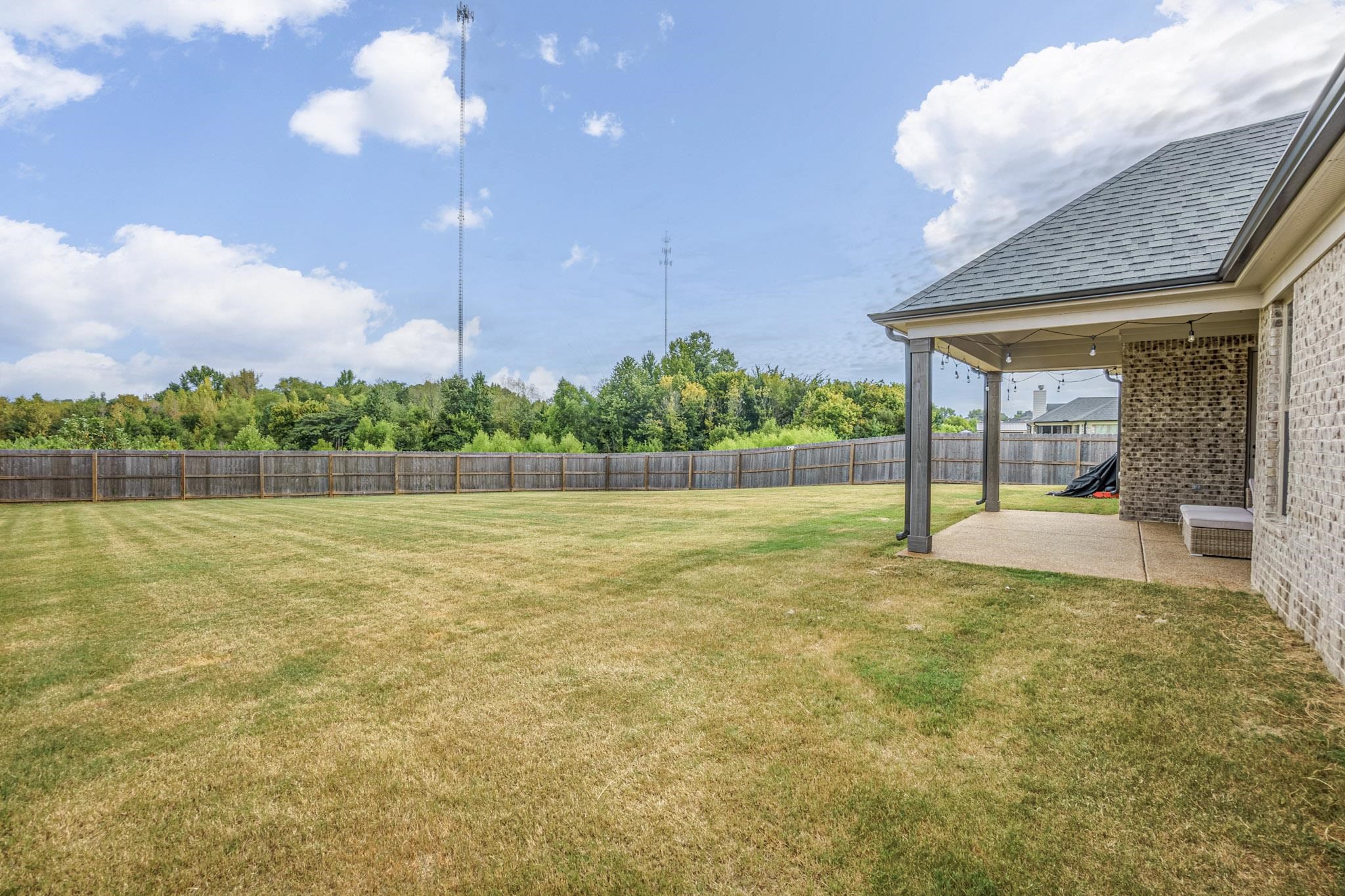 140 LAUREL WOOD LN
