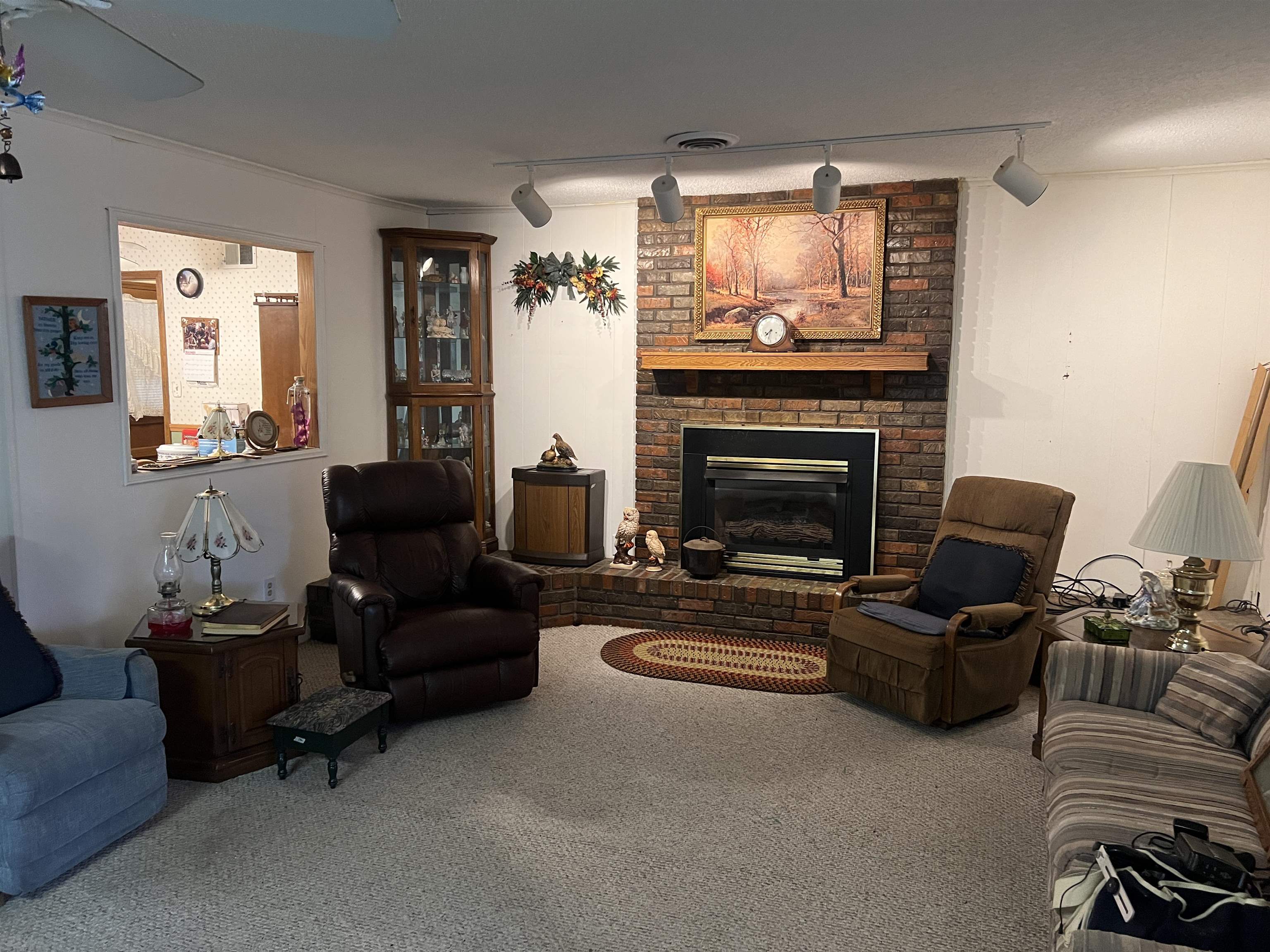 6325 BRONTE AVE