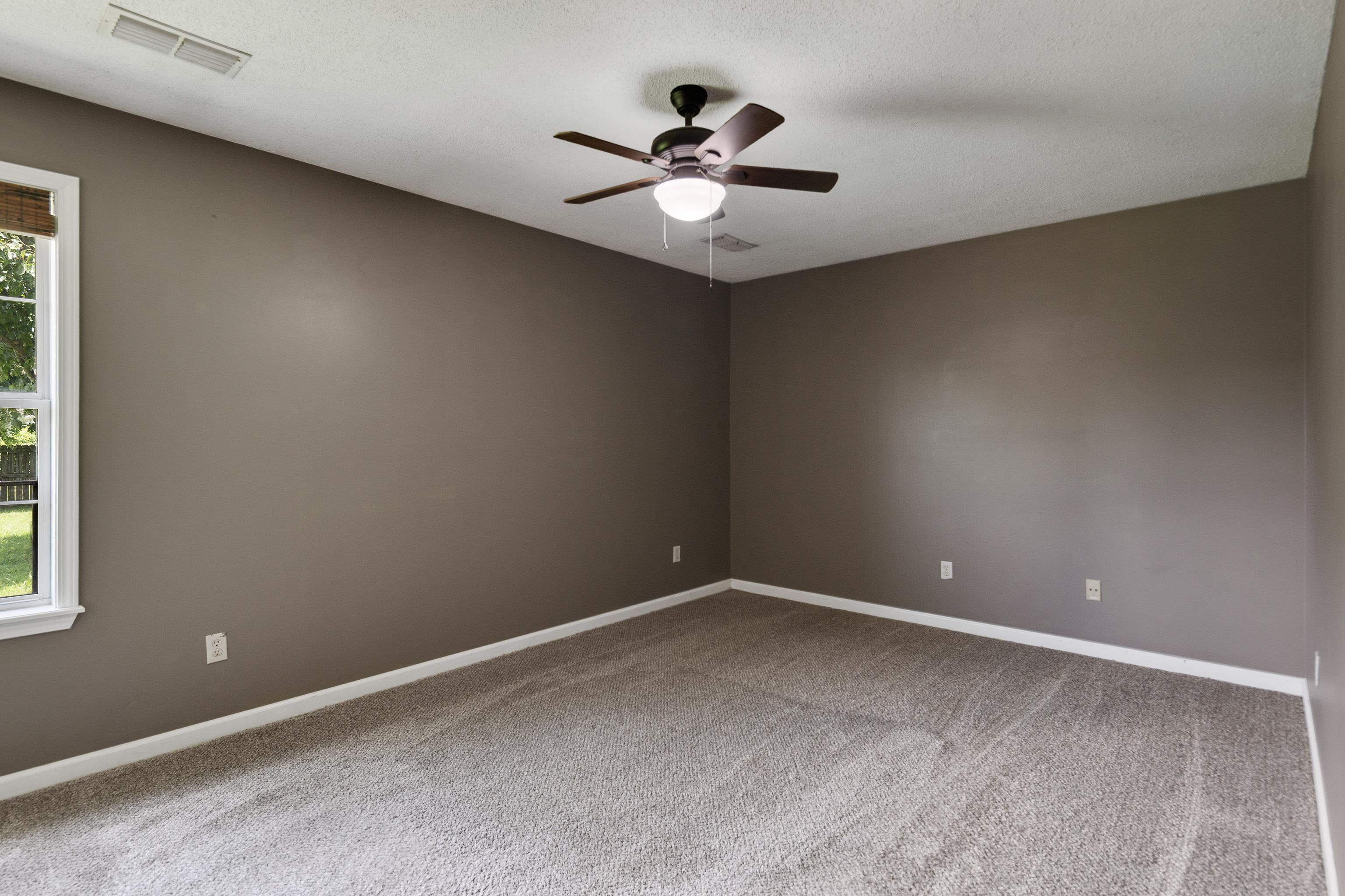 11 WOODSHIRE LN