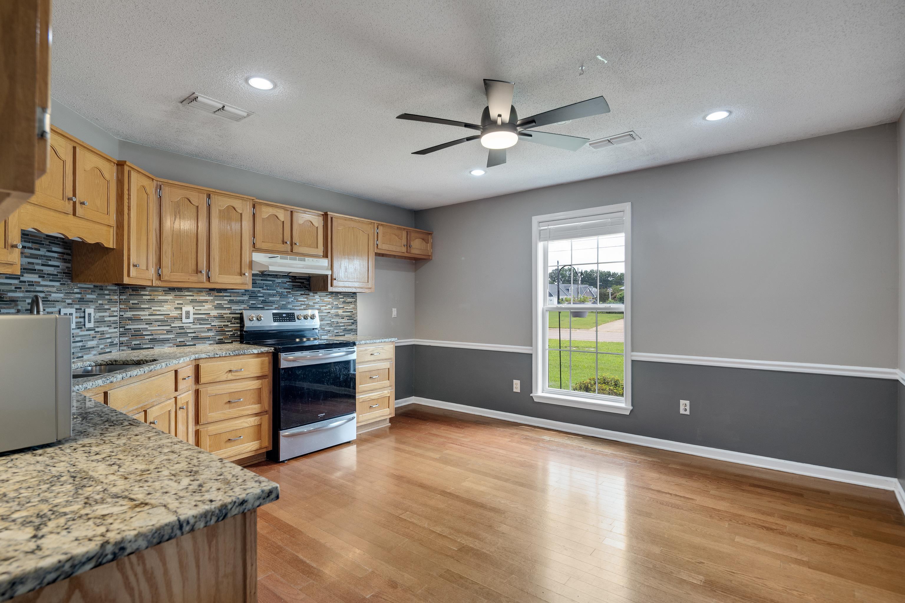 11 WOODSHIRE LN