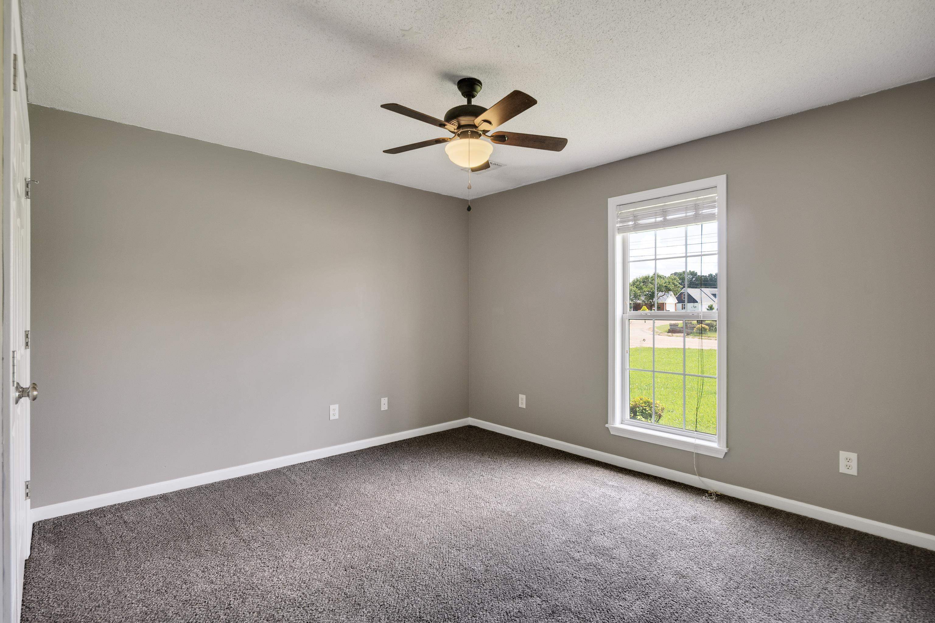 11 WOODSHIRE LN