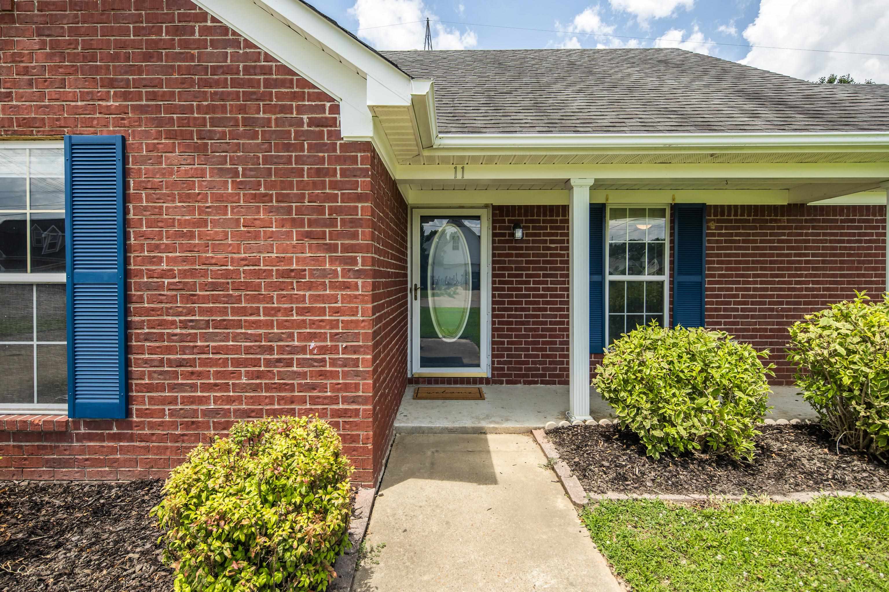 11 WOODSHIRE LN