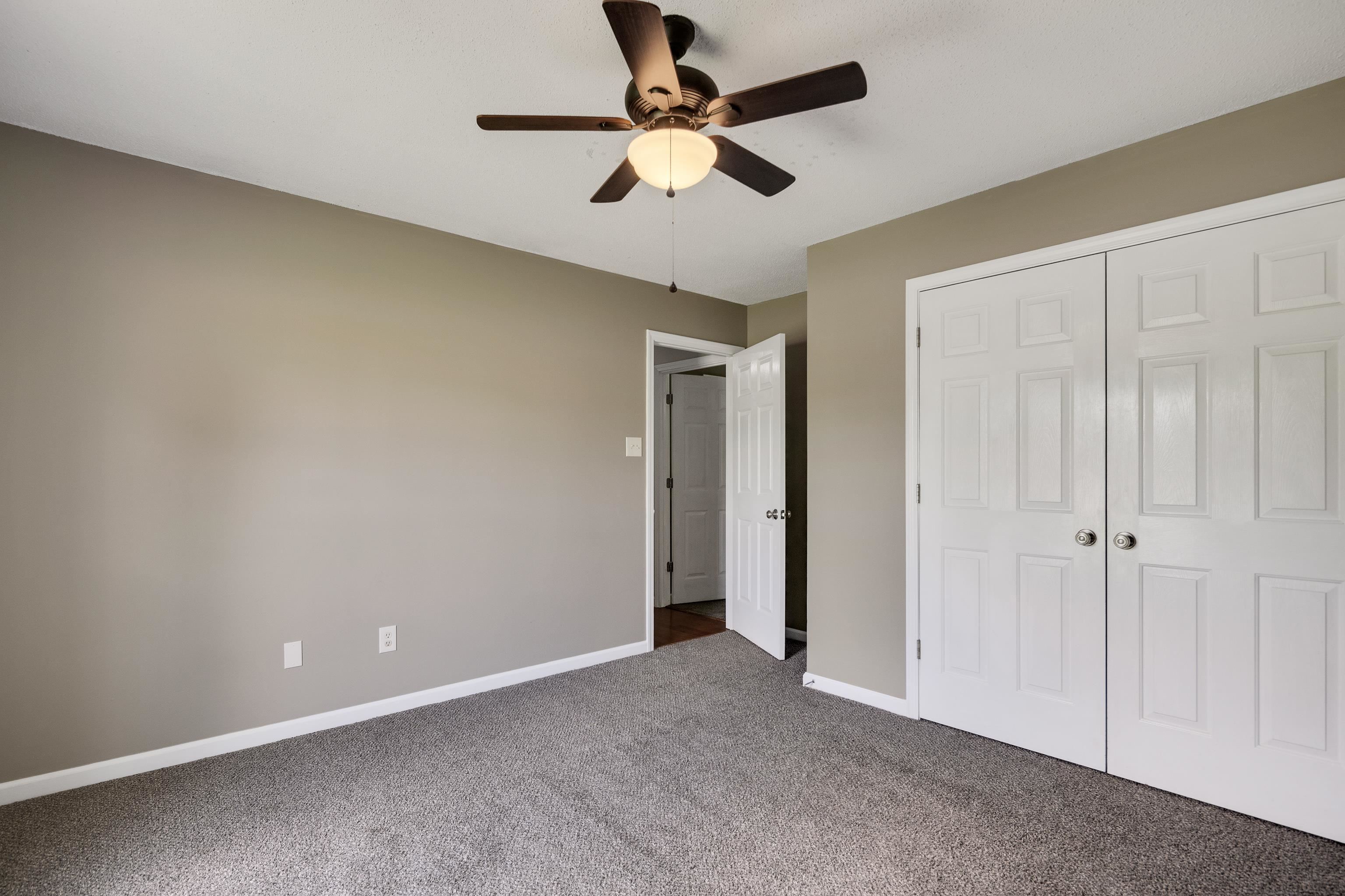 11 WOODSHIRE LN