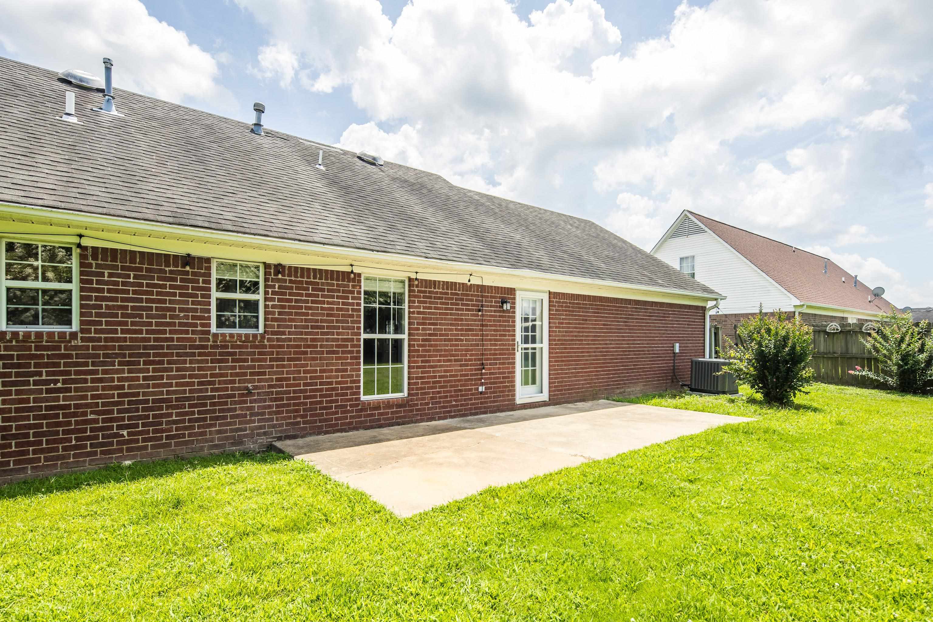 11 WOODSHIRE LN