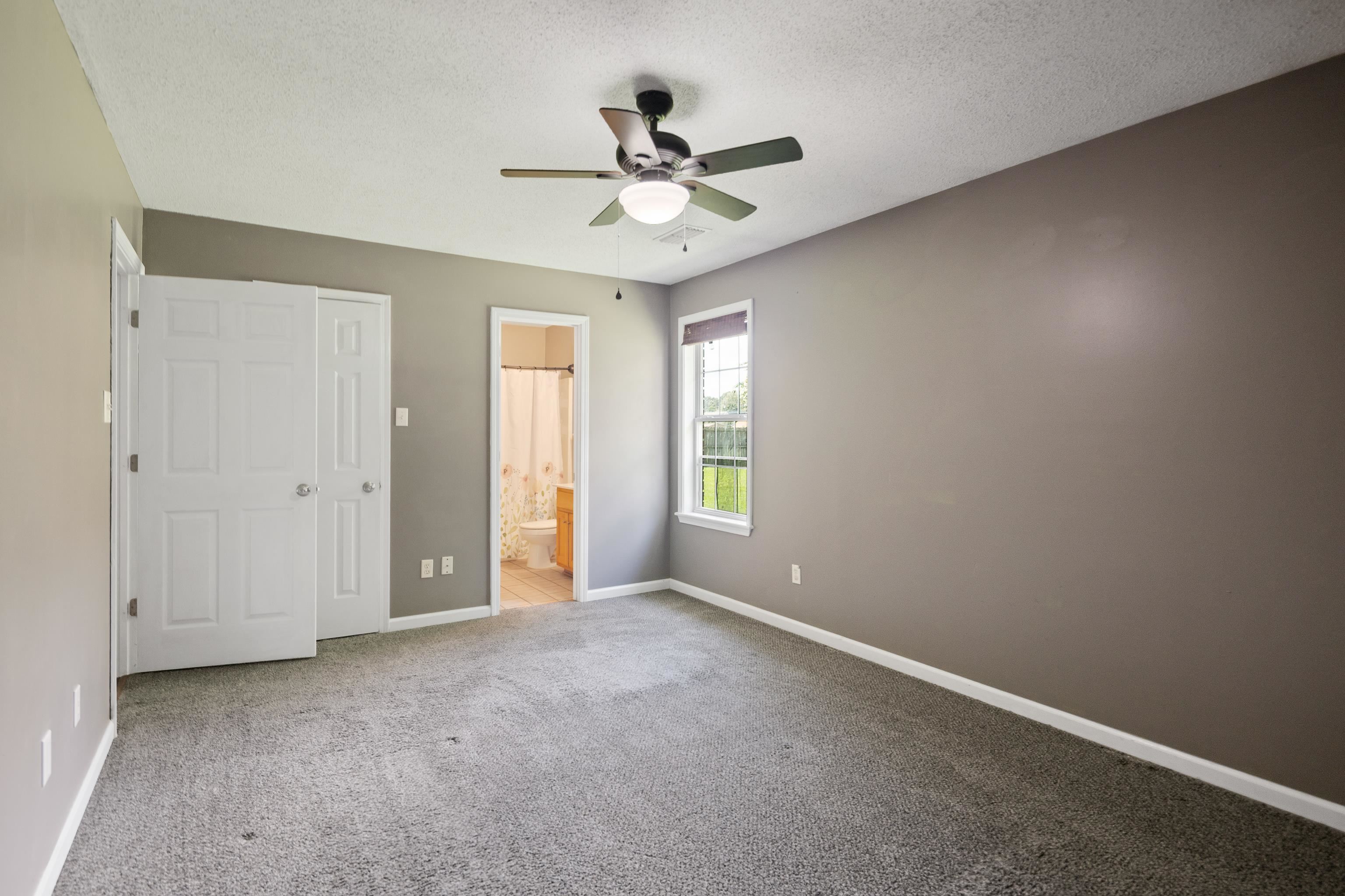 11 WOODSHIRE LN