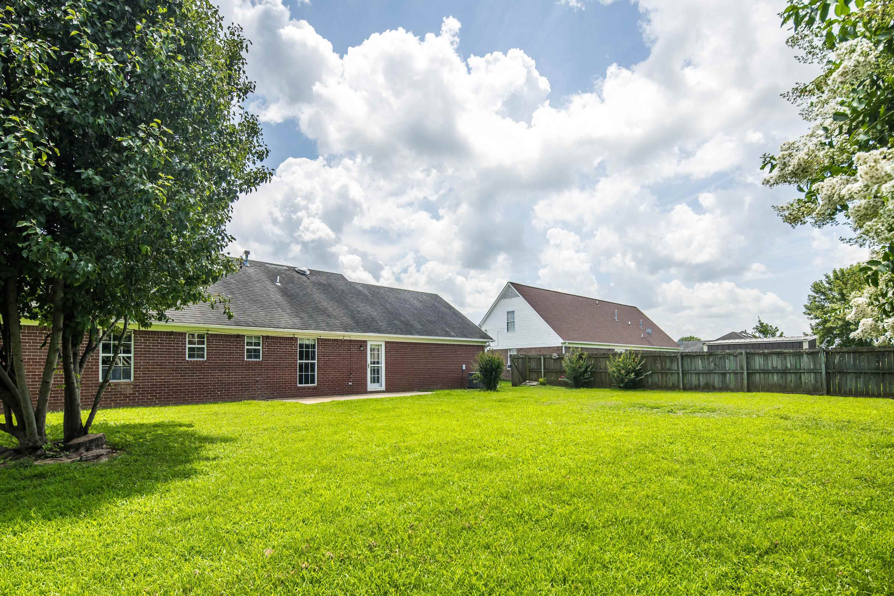 11 WOODSHIRE LN