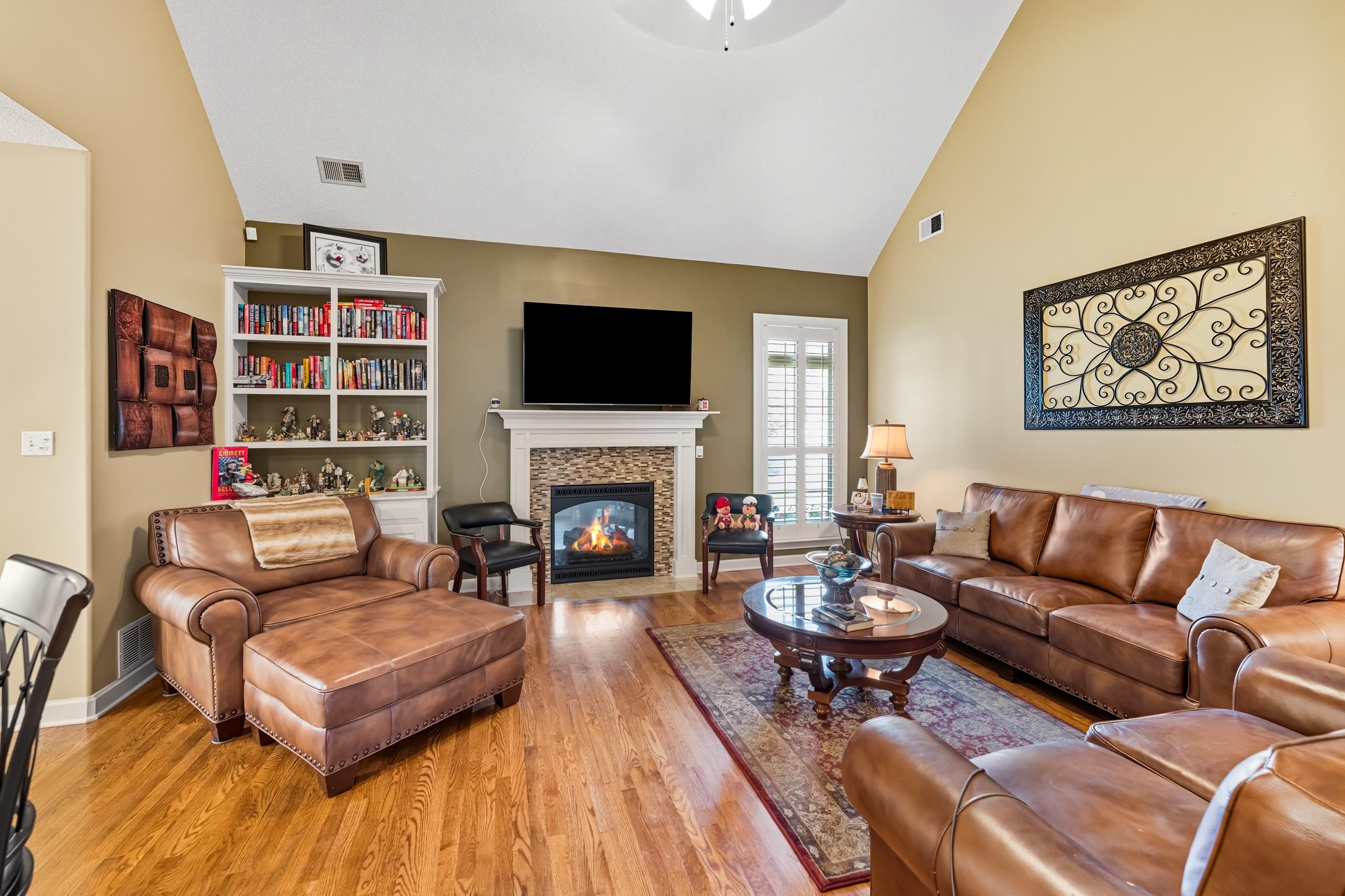 5299 CONIFER VIEW LN