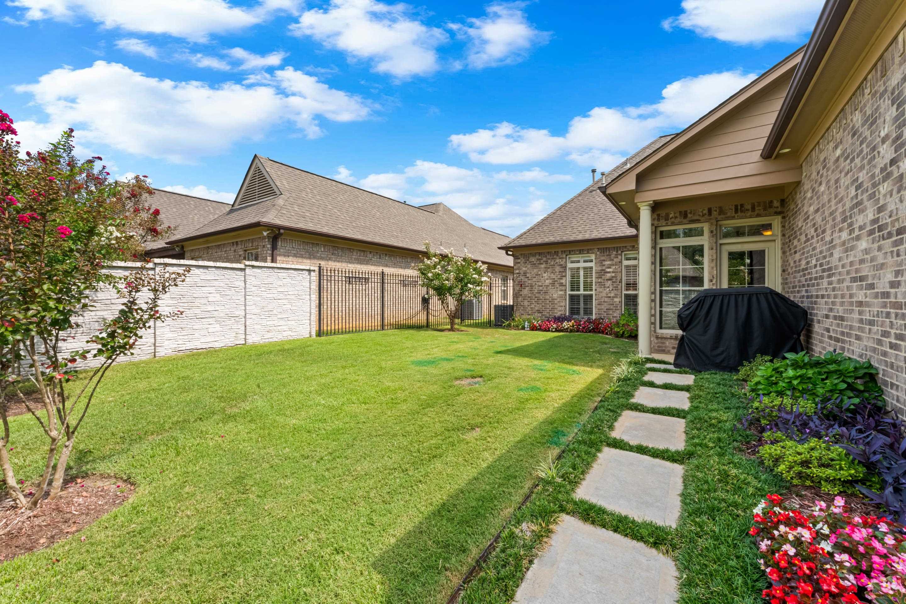 5299 CONIFER VIEW LN