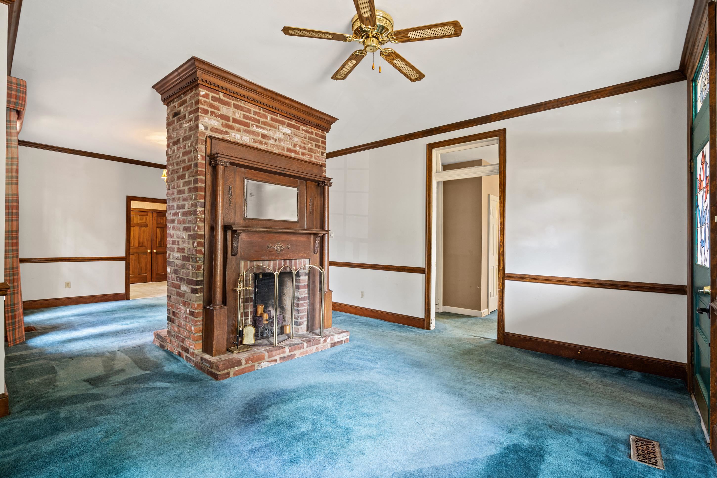 563 SUMMITT ST