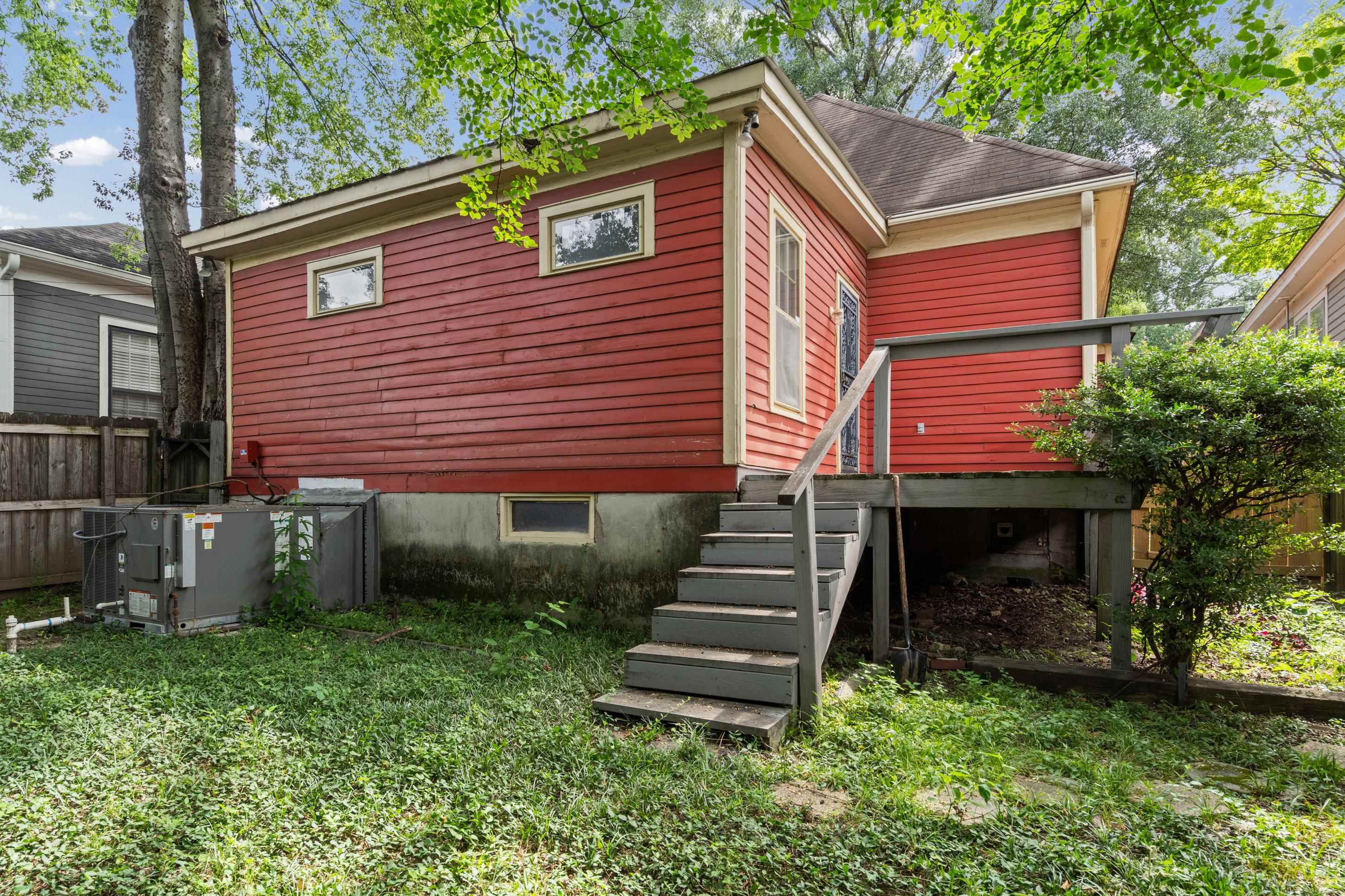 563 SUMMITT ST