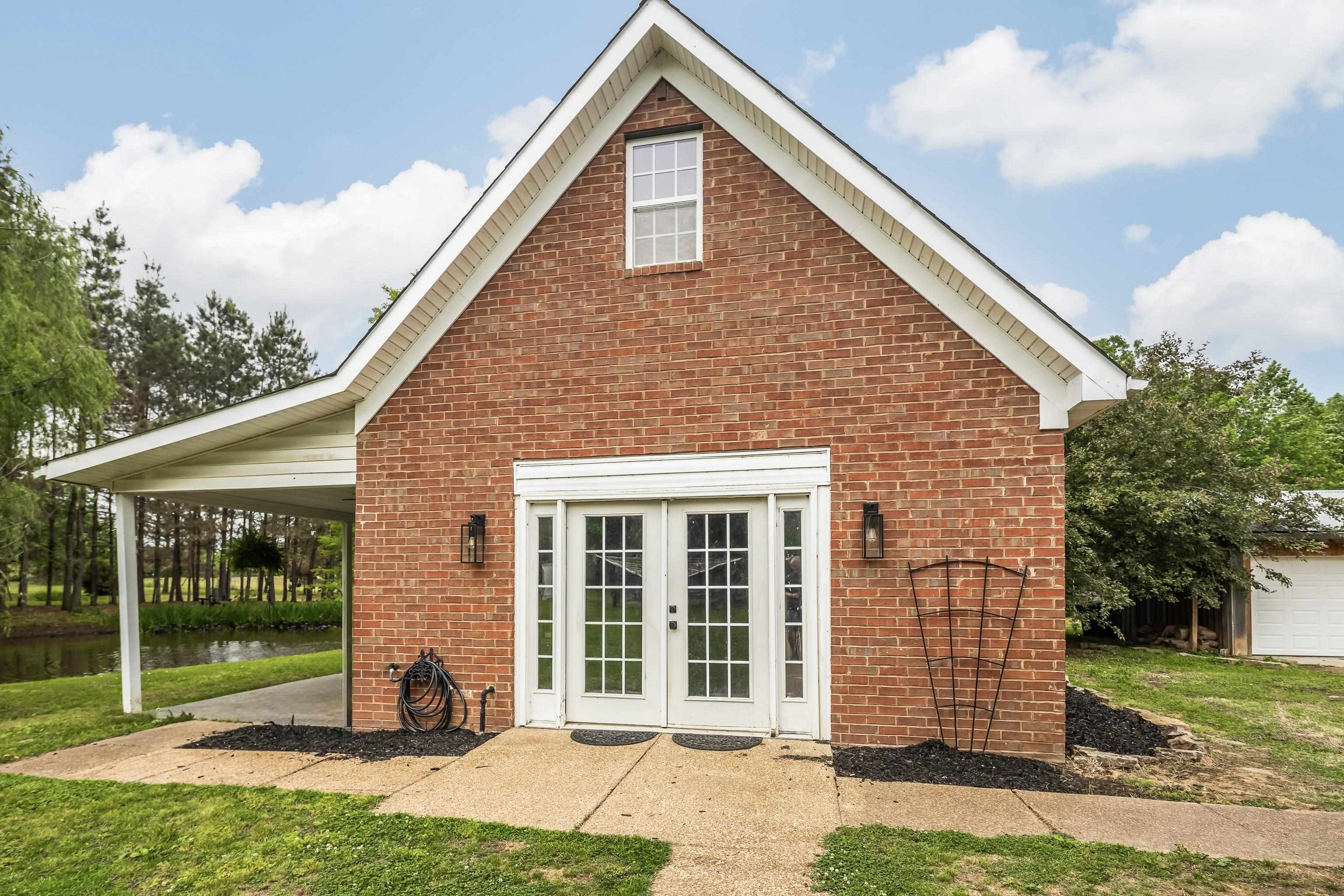 1095 CULBREATH RD
