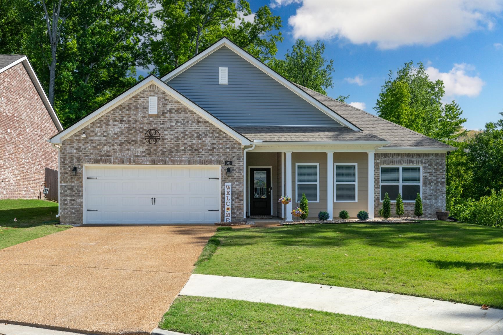 305 WALKER MEADOWS LN