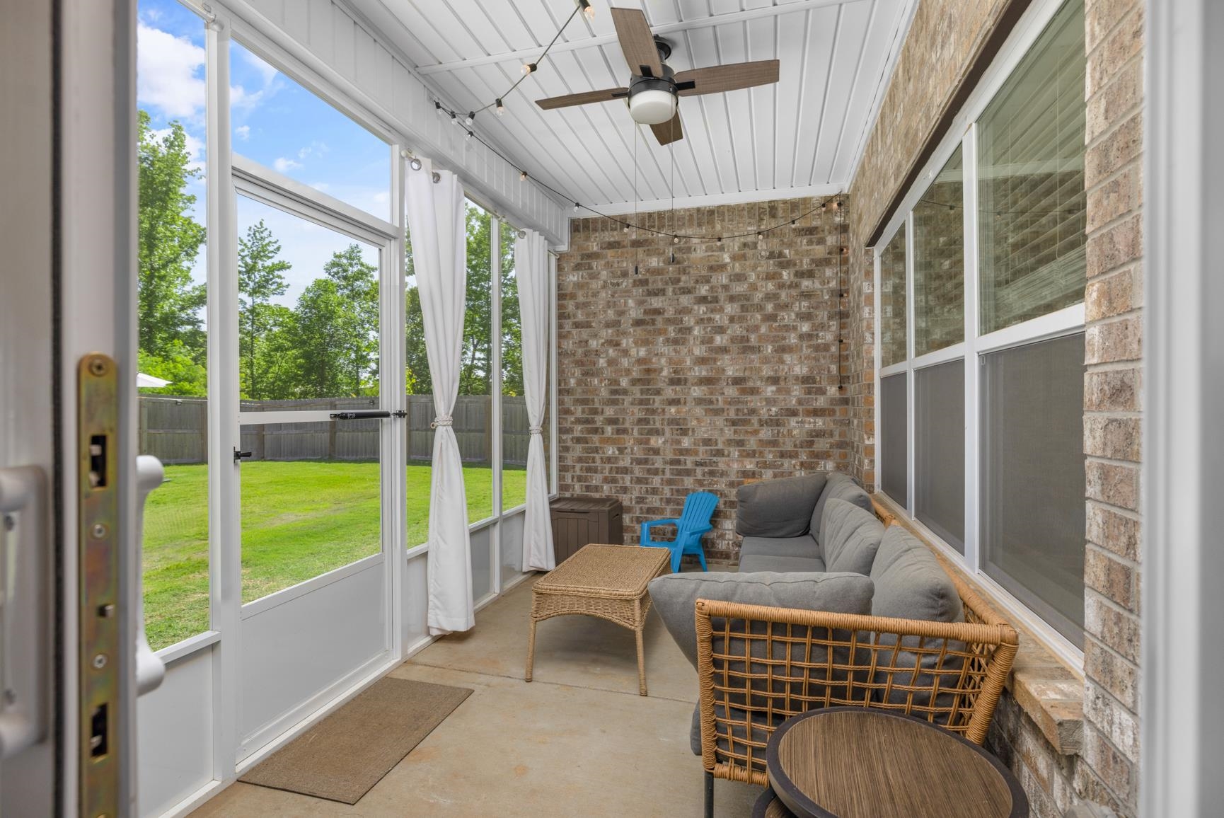 305 WALKER MEADOWS LN