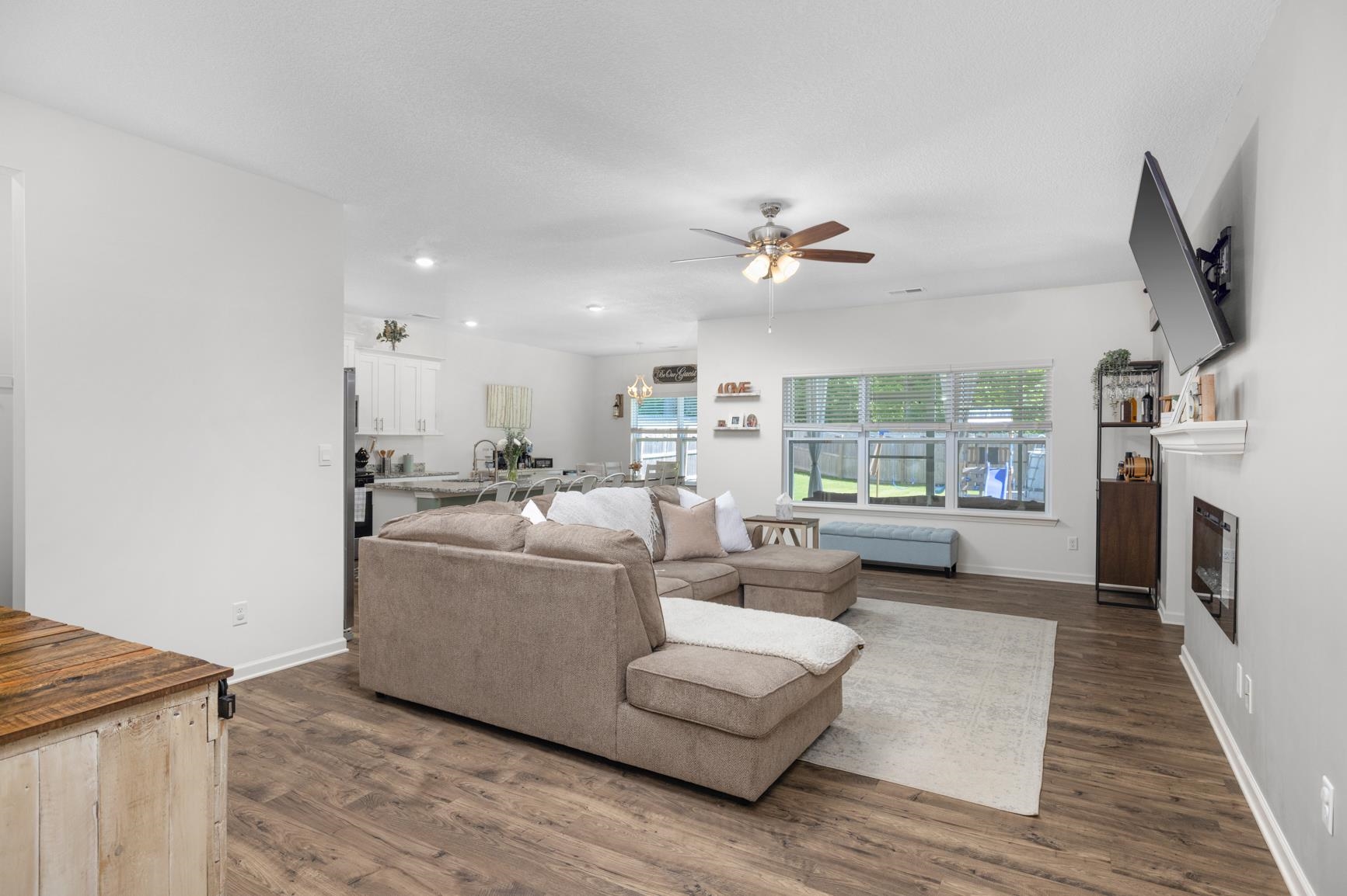 305 WALKER MEADOWS LN