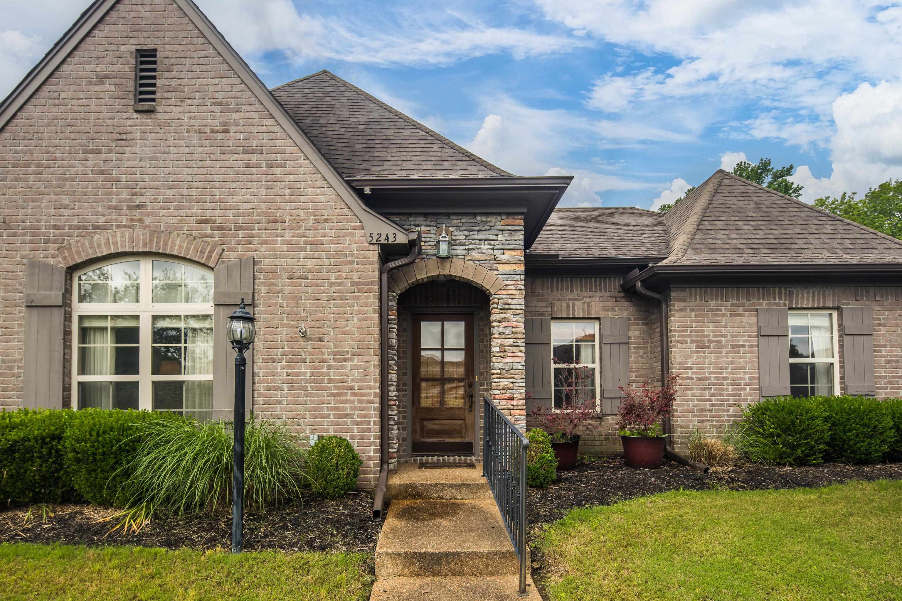 5243 CONIFER VIEW LN