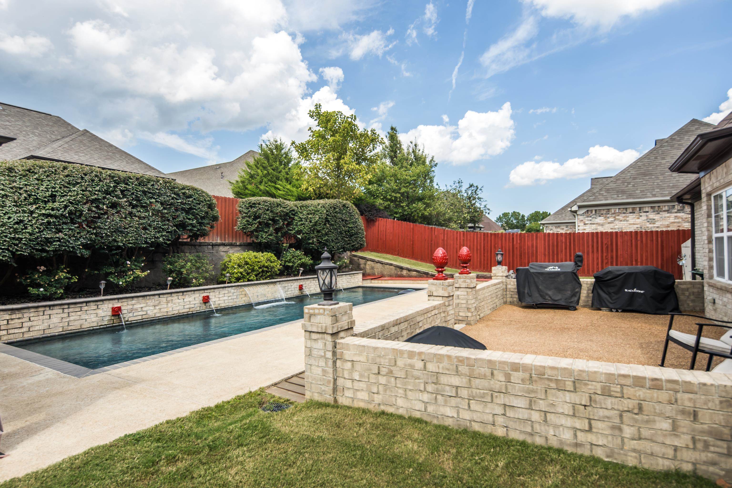 65 WHISPERING MEADOWS DR
