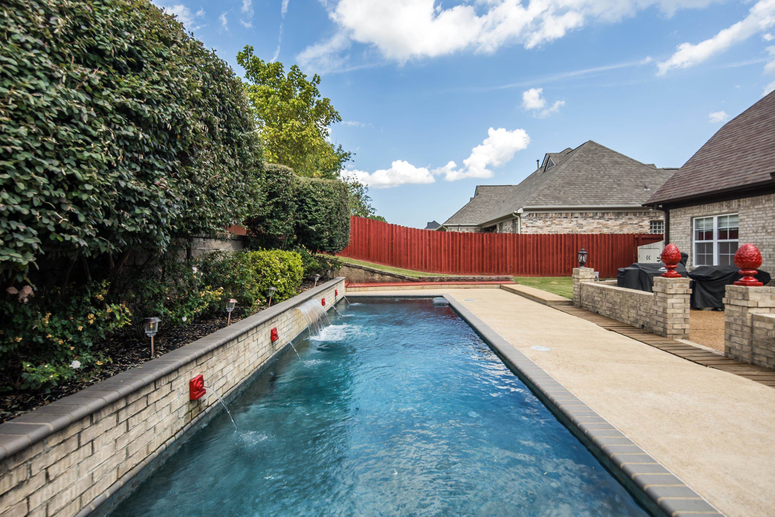 65 WHISPERING MEADOWS DR