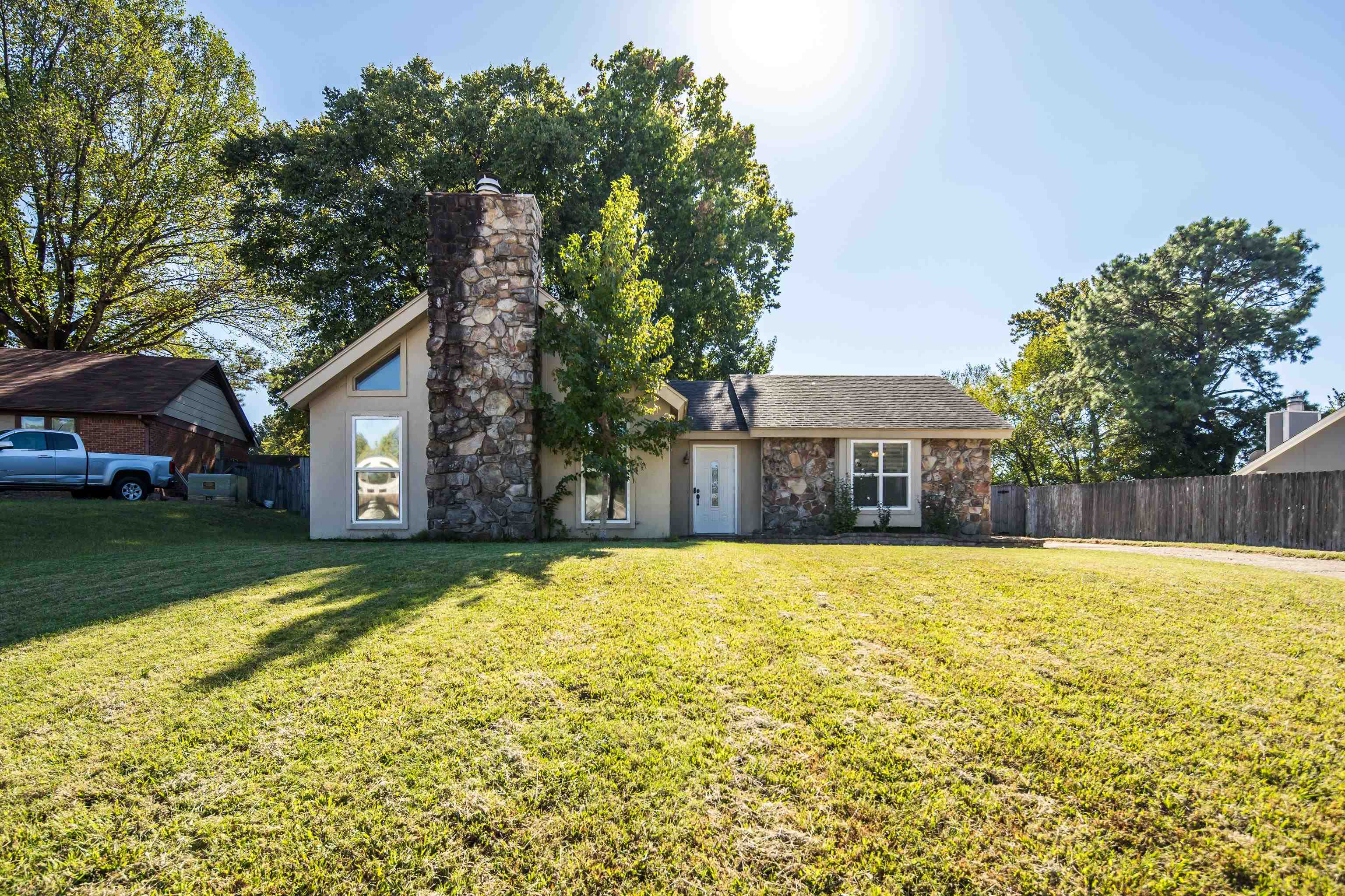 8153 Shallow Glen Trl Memphis TN