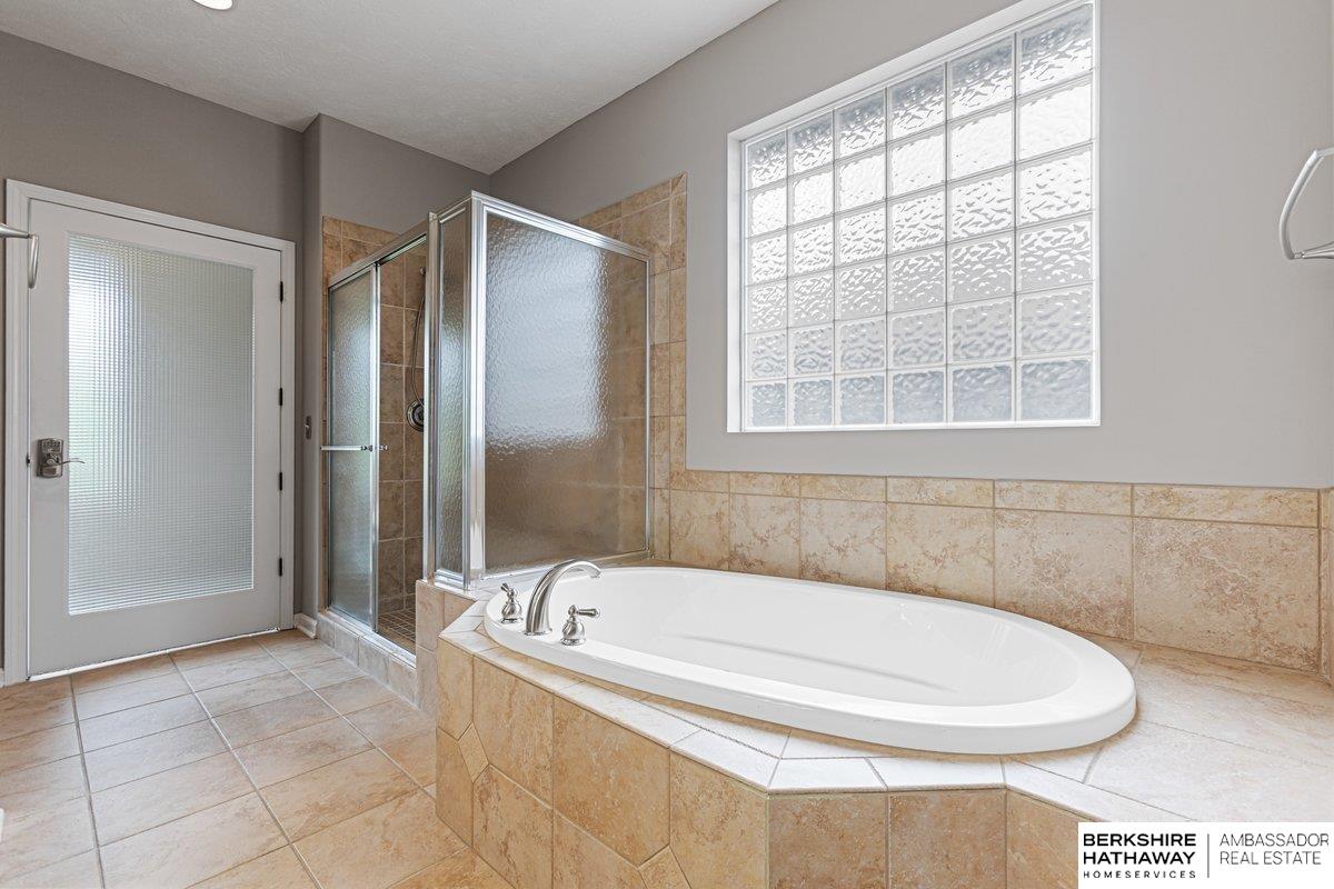 1422 S 190th Plaza