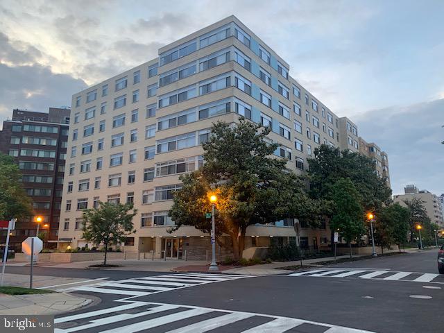 2401 H St NW #903