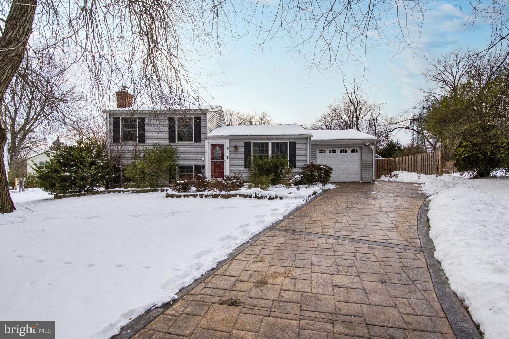 1271 Magnolia Ln