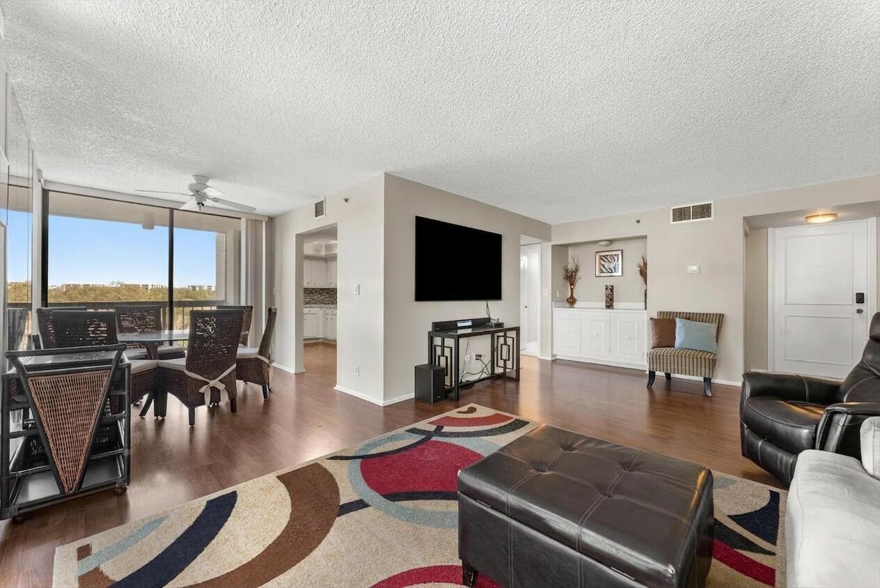1832 Bridgewood Drive