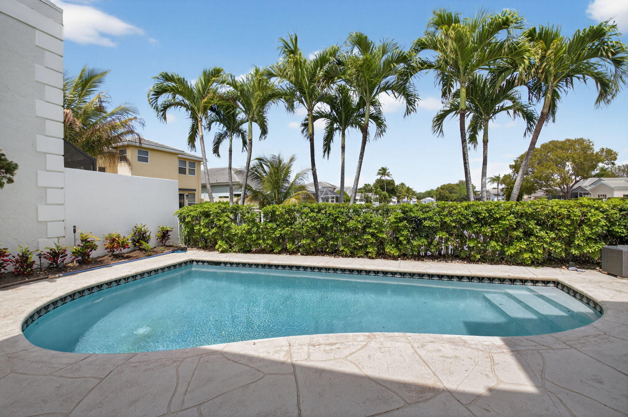 7825 Travlers Tree Drive