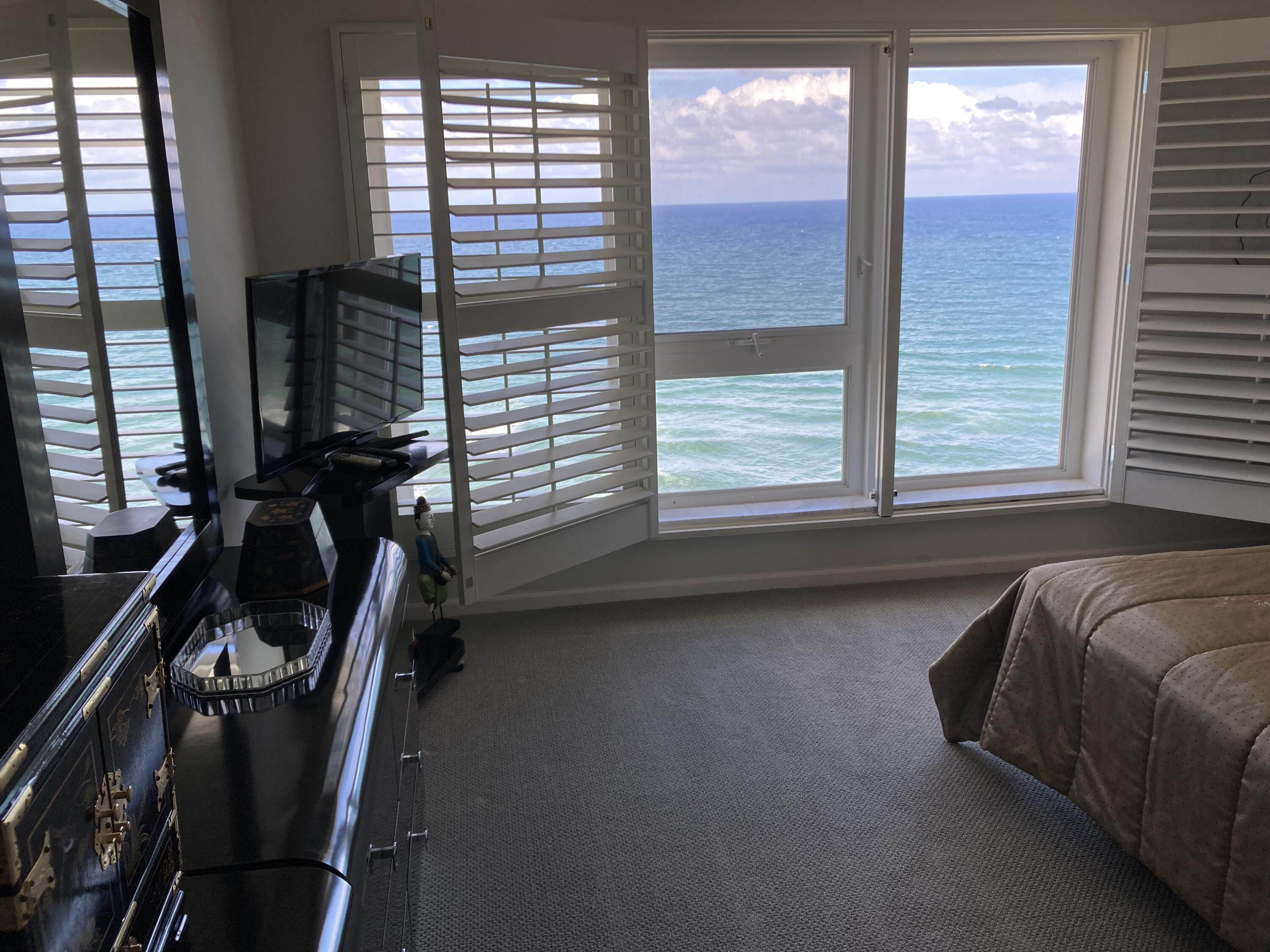 2066 N Ocean Boulevard Unit: 12ne