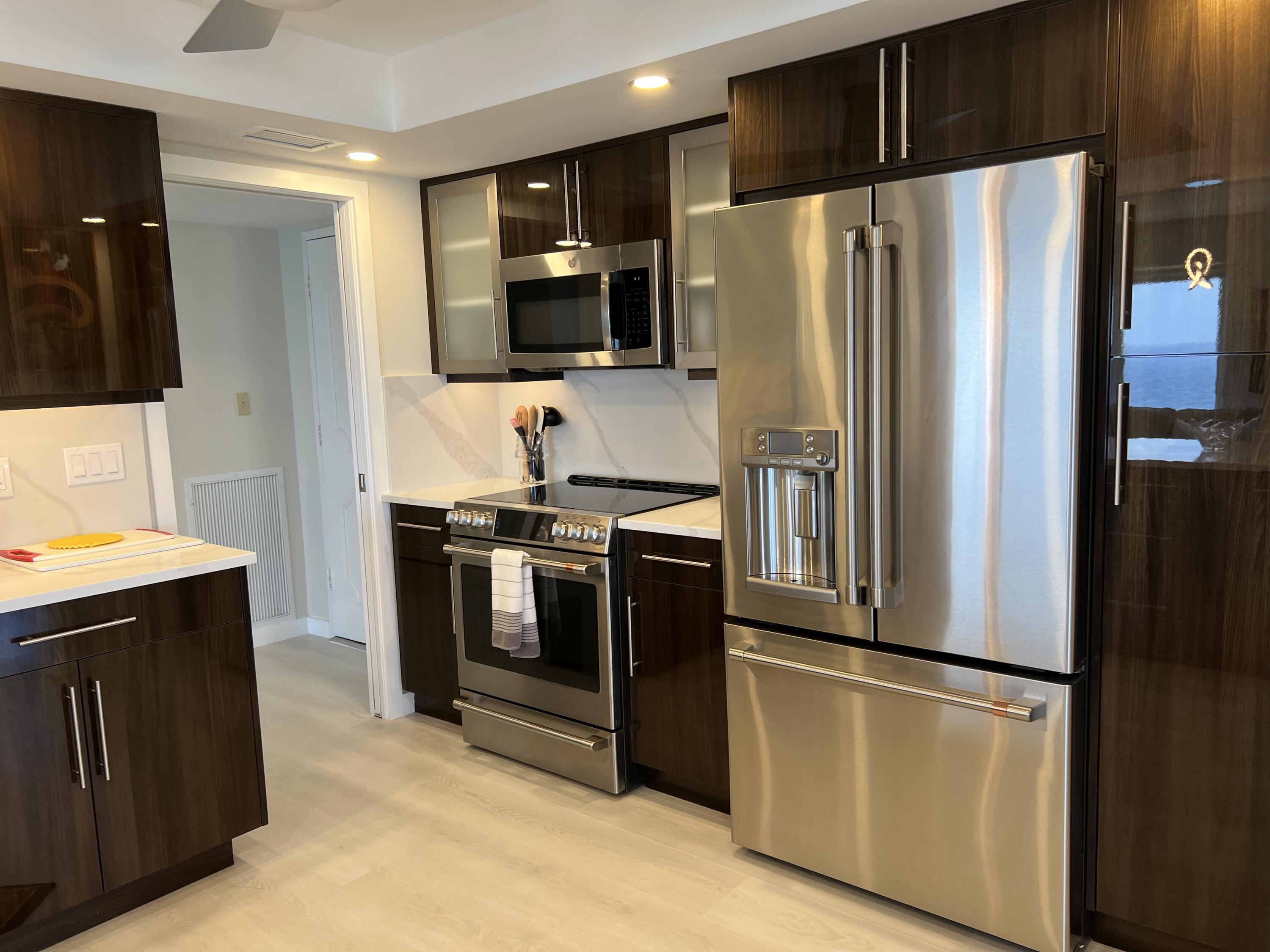 2066 N Ocean Boulevard Unit: 12ne