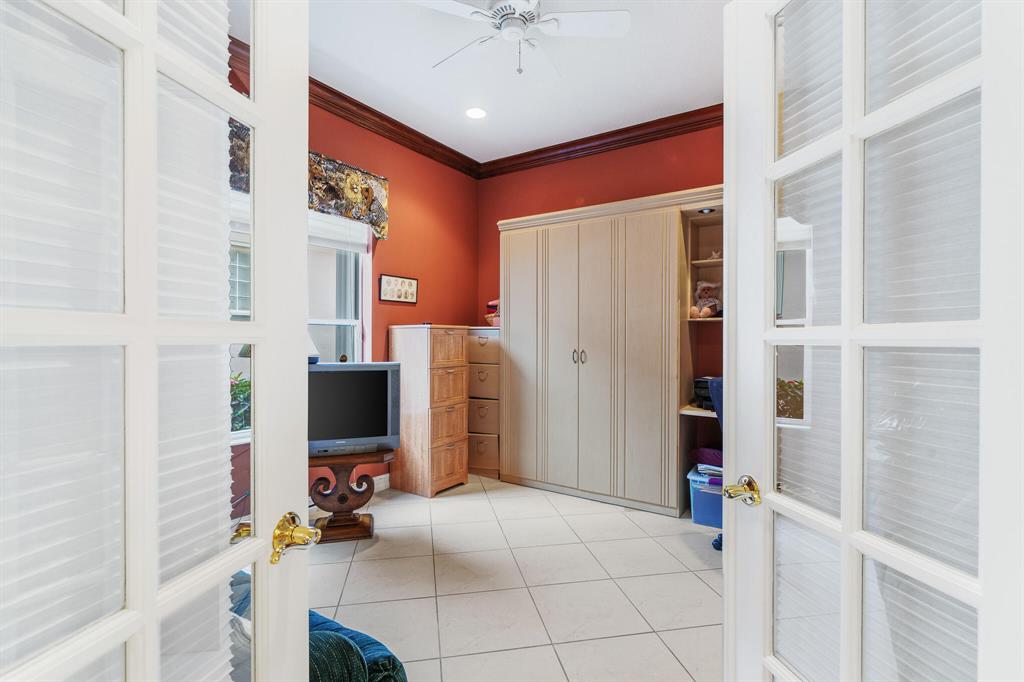 5146 Glenville Drive