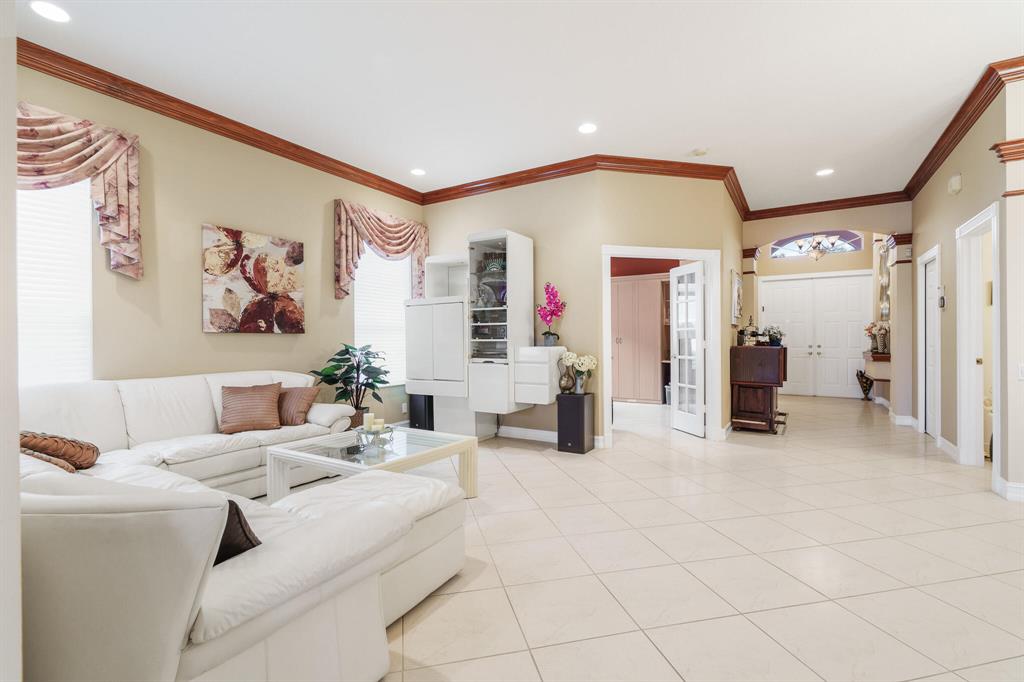 5146 Glenville Drive
