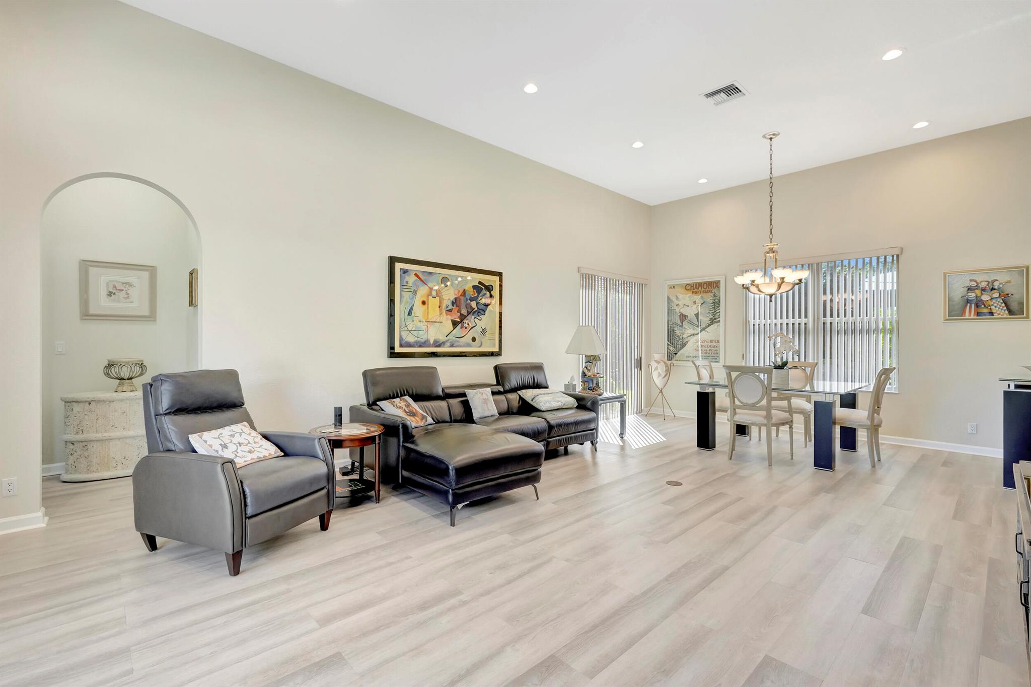 943 Greensward Lane