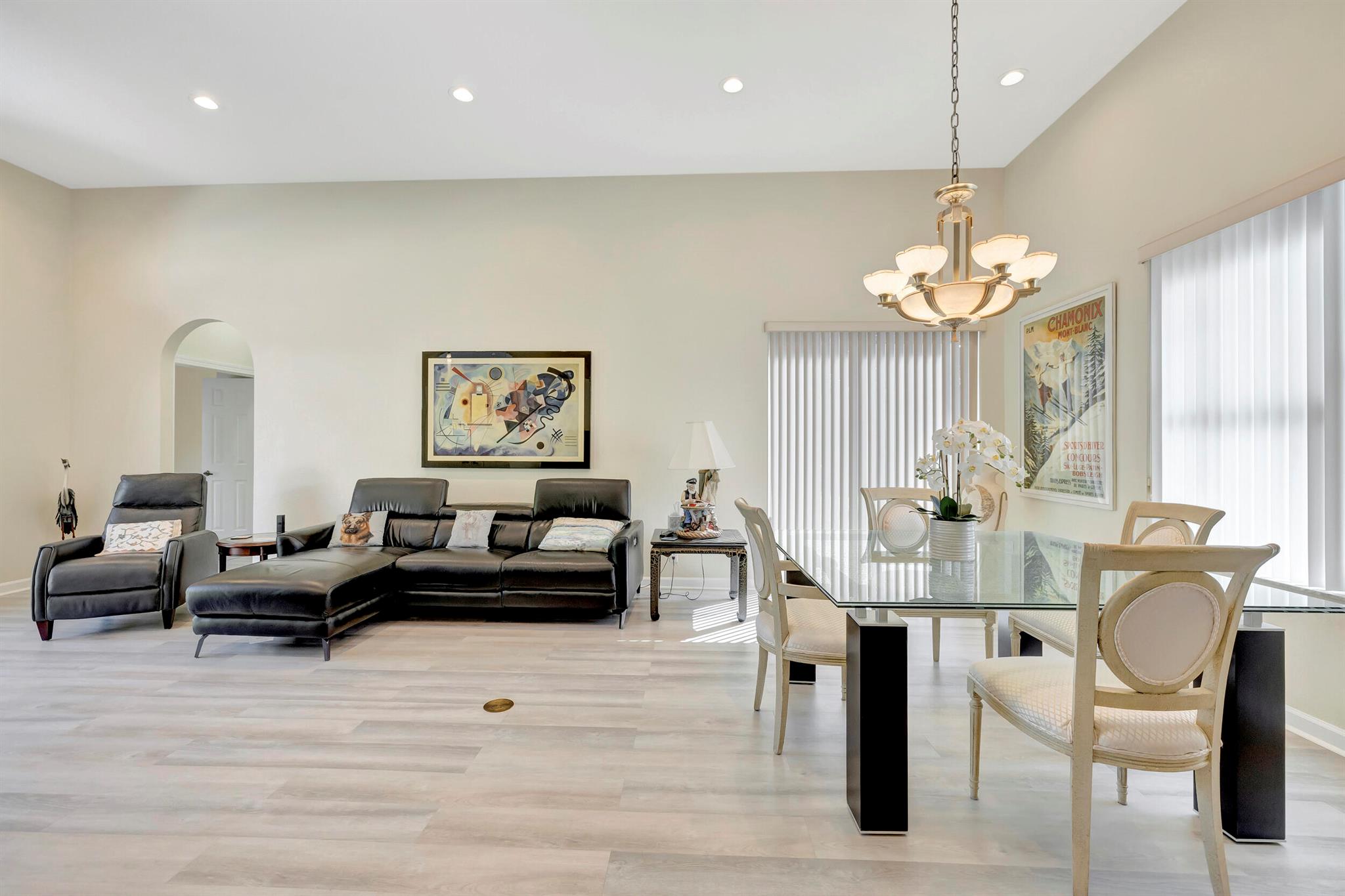 943 Greensward Lane